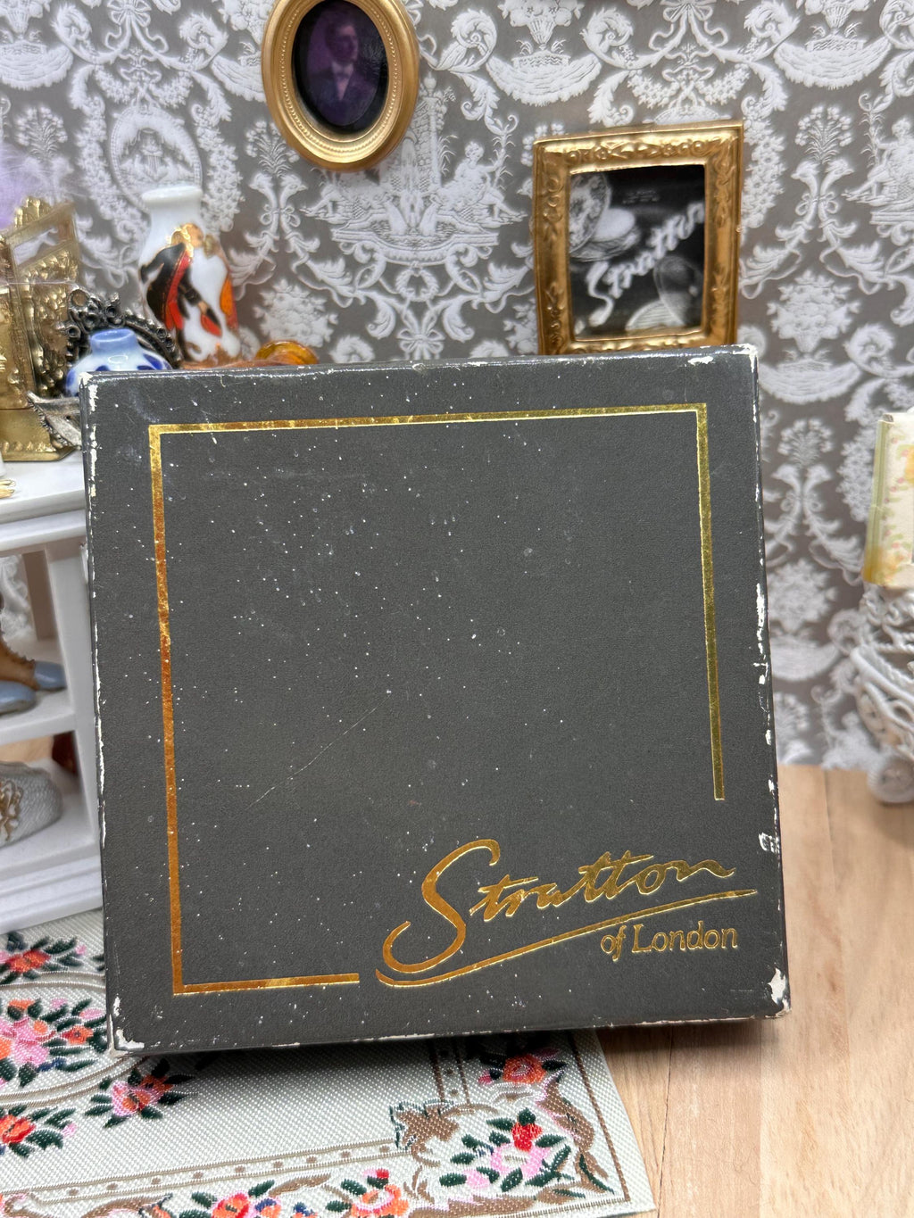 Vintage Stratton Silver Plated Powder Compact with Original Box & Pouch – Engine Turned Finish – 1950s English Vanity Collectible