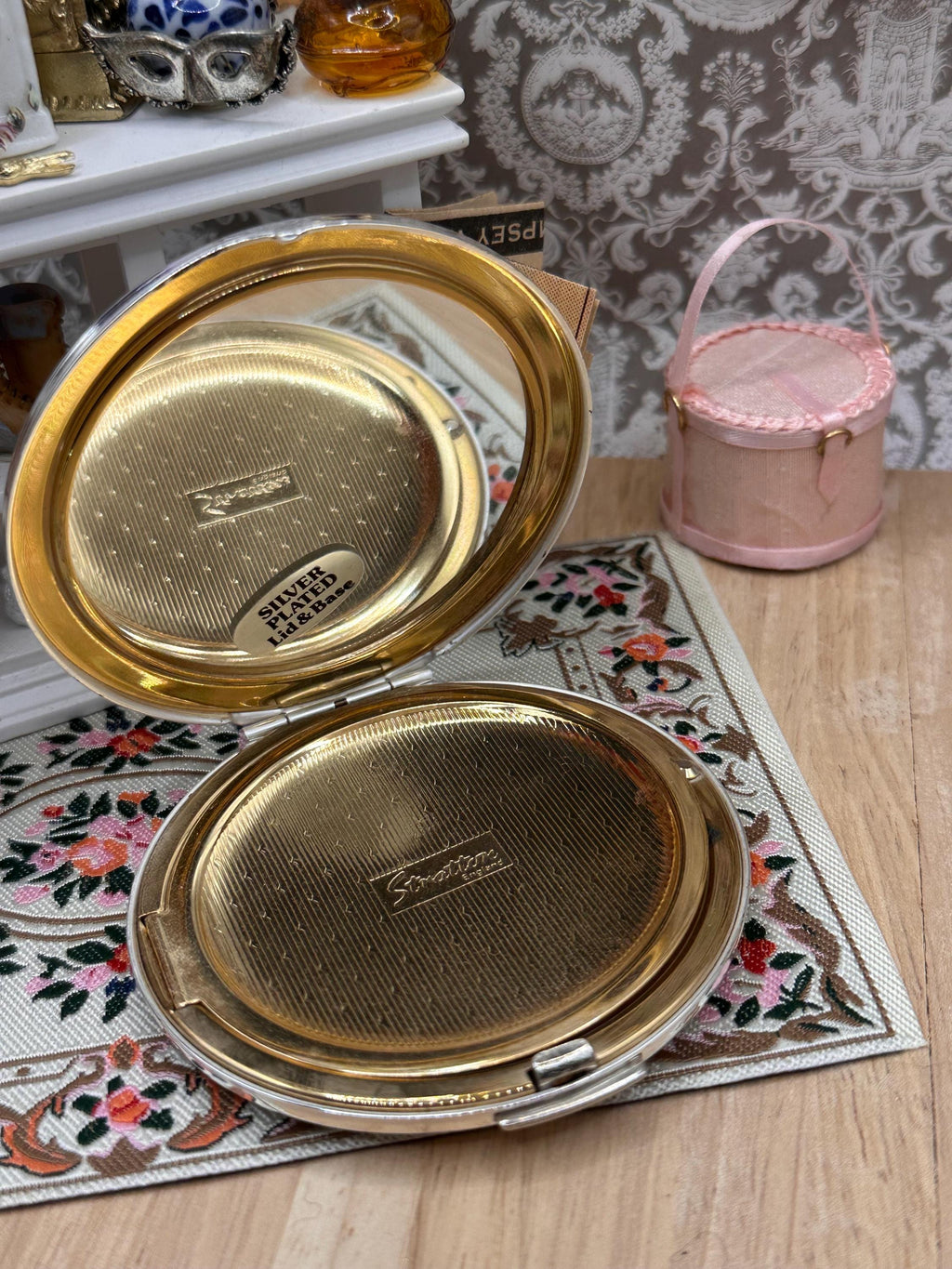 Vintage Stratton Silver Plated Powder Compact with Original Box & Pouch – Engine Turned Finish – 1950s English Vanity Collectible