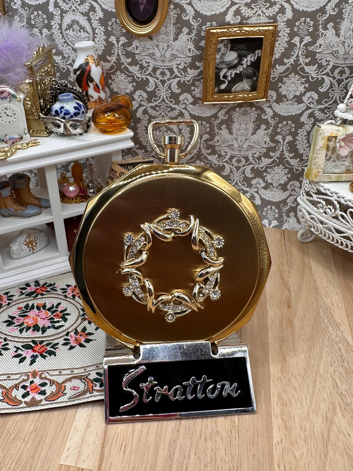 Vintage Stratton Novelty Fob Watch Powder Compact with Original Box – Rhinestone Wreath – Gold Tone Convertible Compact – Made in England