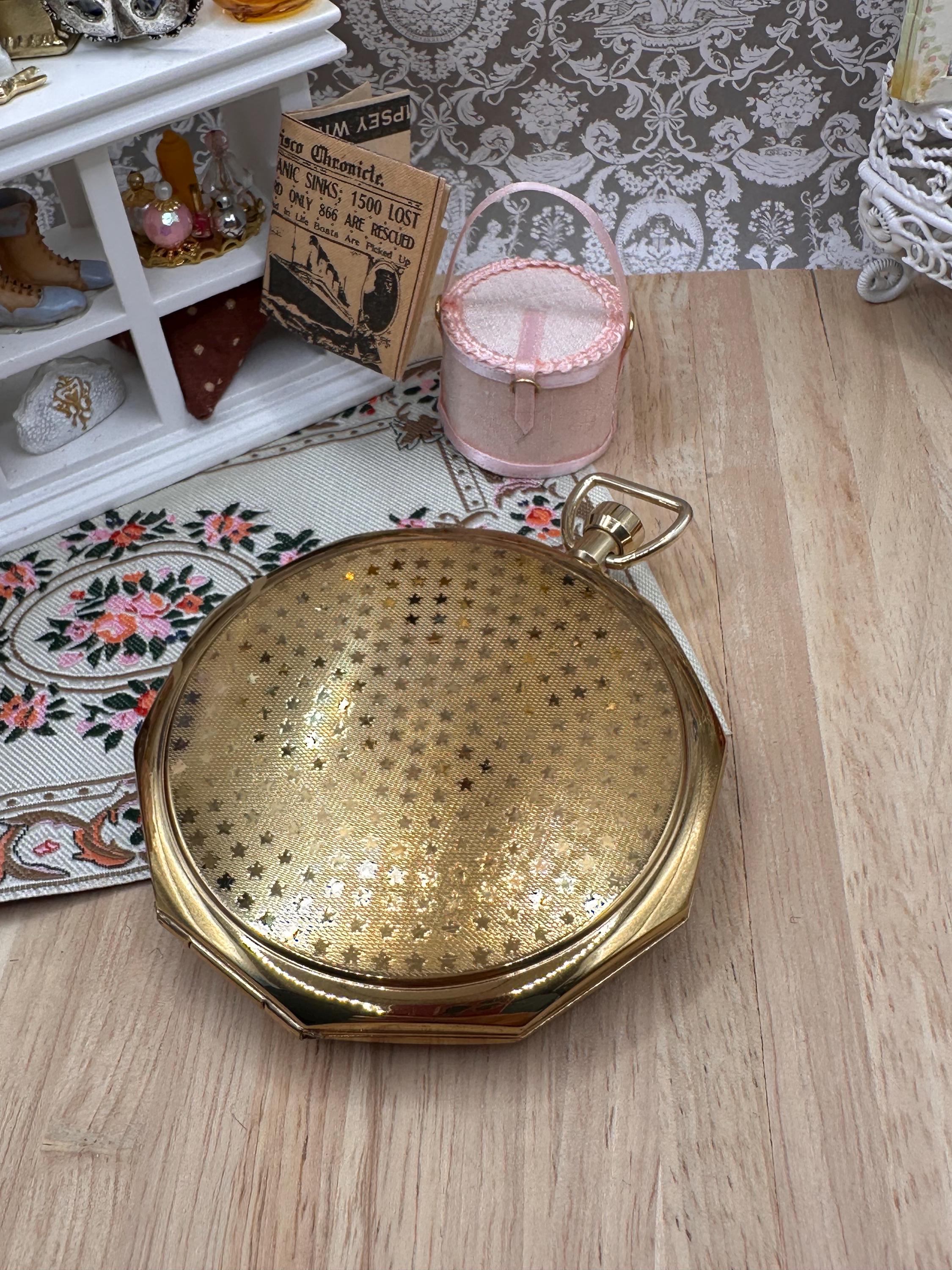 Vintage Stratton Novelty Fob Watch Powder Compact with Original Box – Rhinestone Wreath – Gold Tone Convertible Compact – Made in England