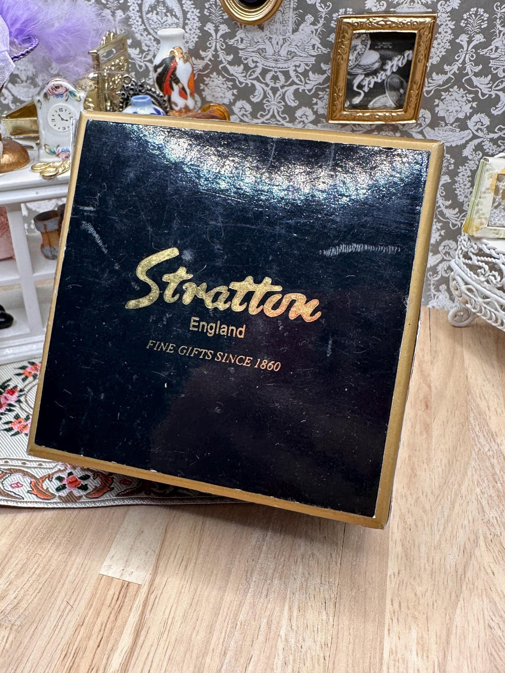 Vintage Stratton Novelty Fob Watch Powder Compact with Original Box – Rhinestone Wreath – Gold Tone Convertible Compact – Made in England