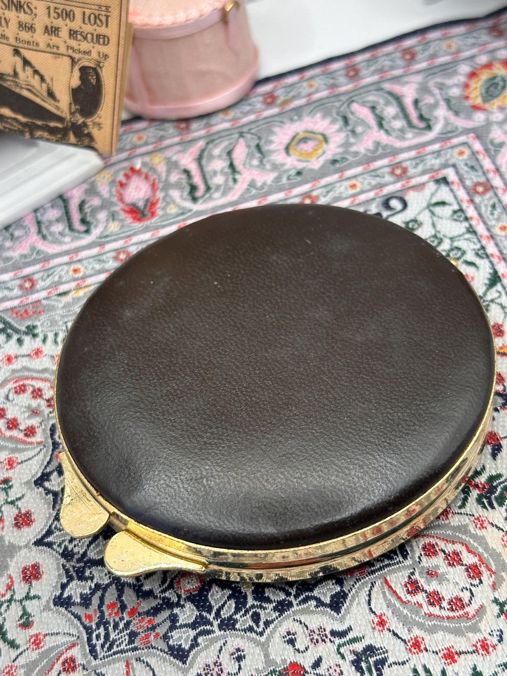 Vintage Leather Powder Compact Damascene Style Enamel Lid Vanity Compact Mirror Compact 1950s Vanity Accessory