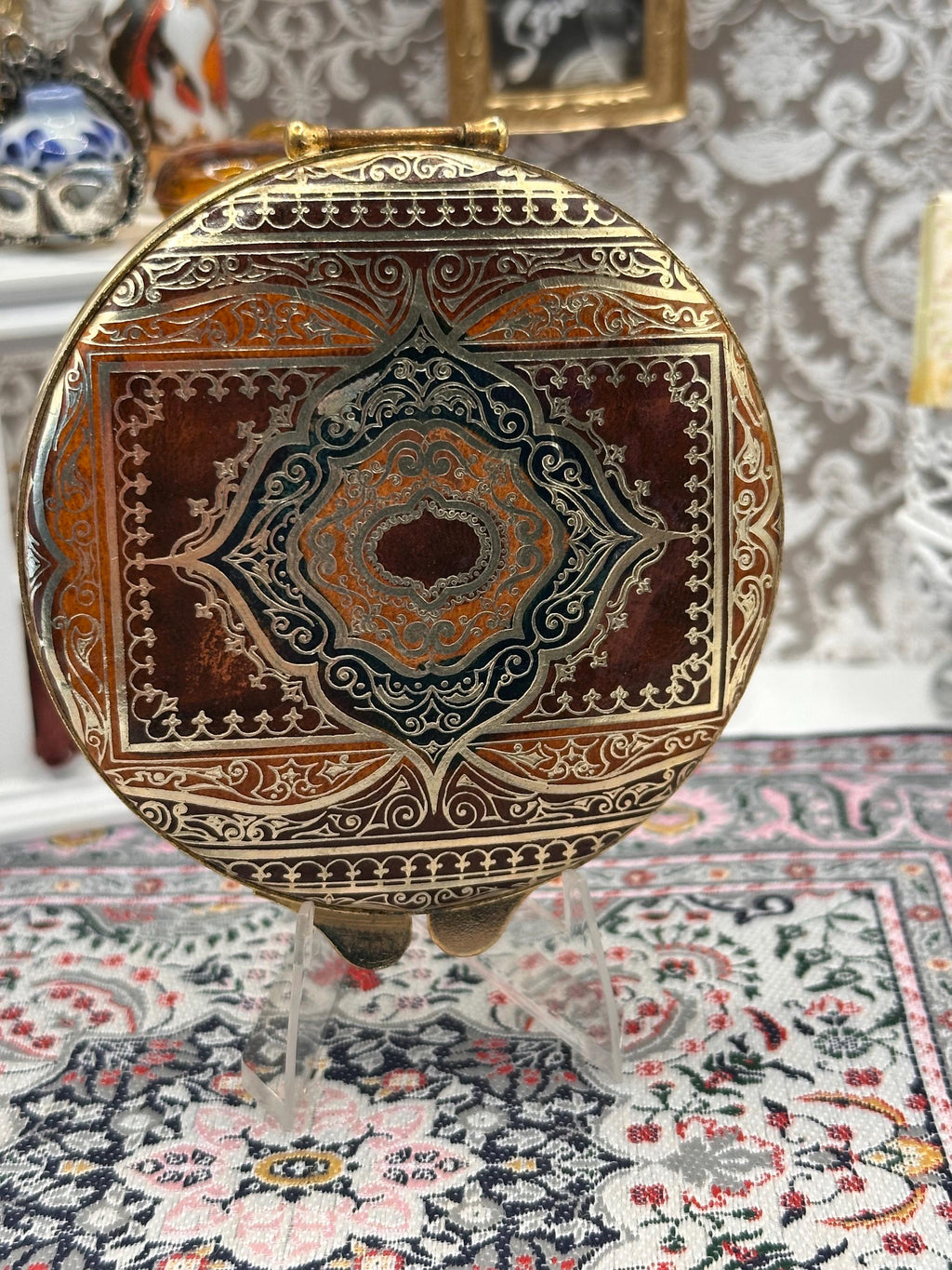 Vintage Leather Powder Compact Damascene Style Enamel Lid Vanity Compact Mirror Compact 1950s Vanity Accessory