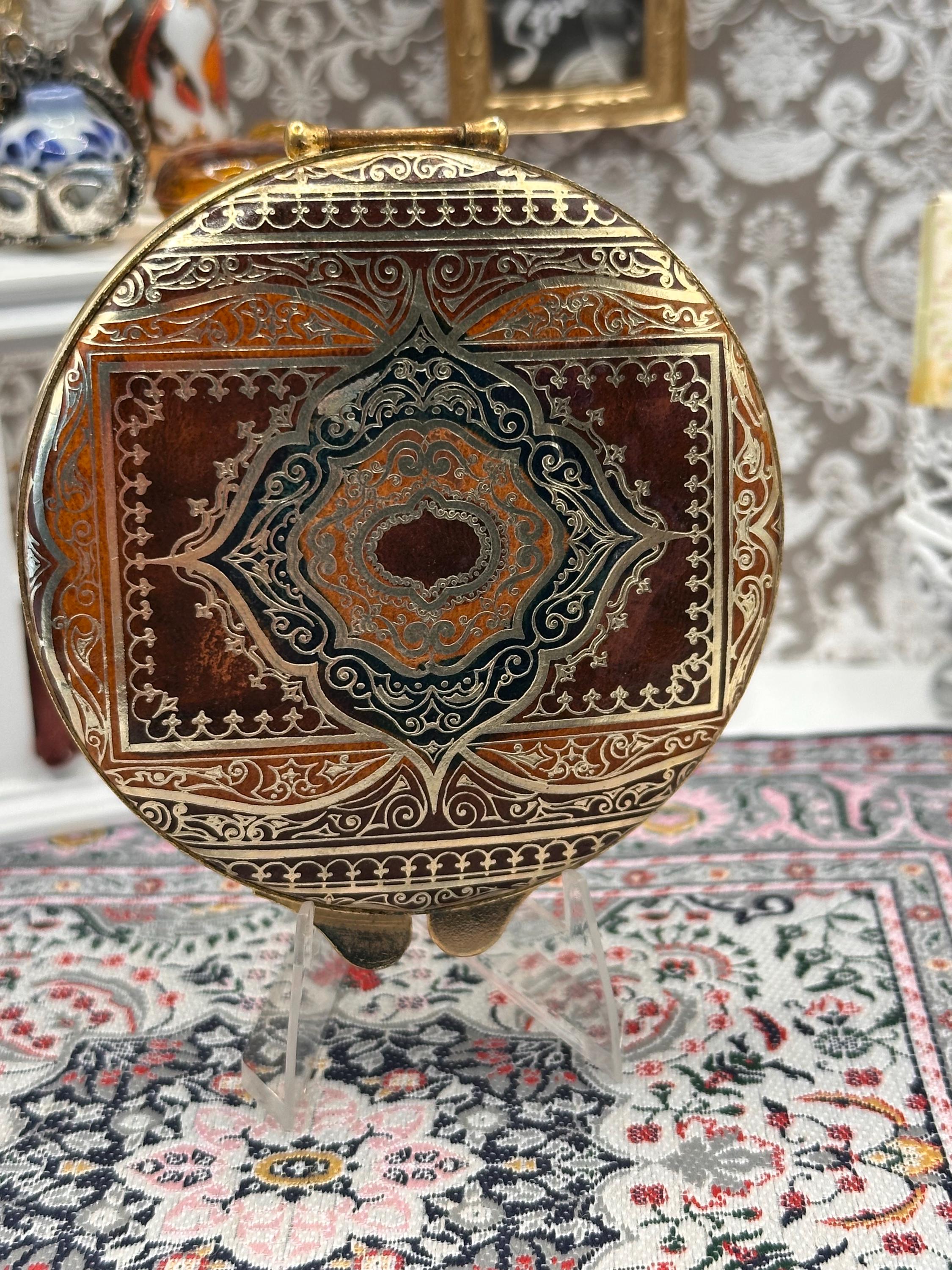 Vintage Leather Powder Compact Damascene Style Enamel Lid Vanity Compact Mirror Compact 1950s Vanity Accessory