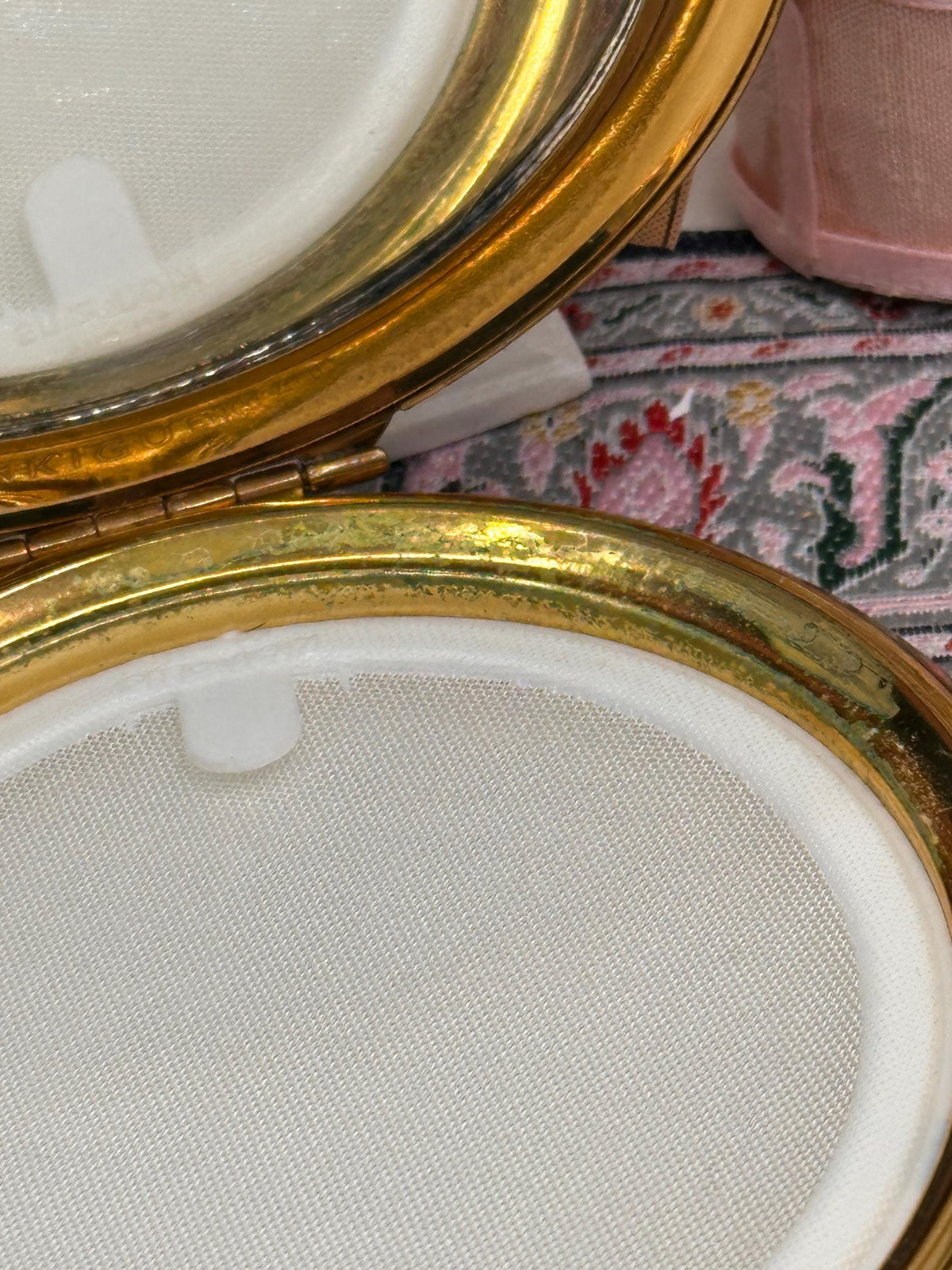 Kigu Powder Compact White Enamel Rose Bouquet Vintage Floral Compact Mirror Convertible Powder Compact Made in England