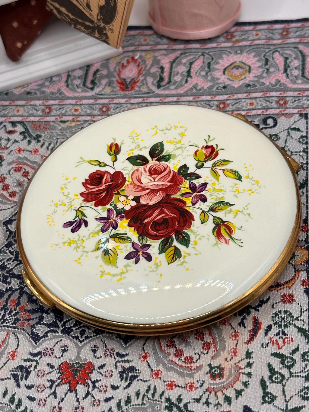 Kigu Powder Compact White Enamel Rose Bouquet Vintage Floral Compact Mirror Convertible Powder Compact Made in England