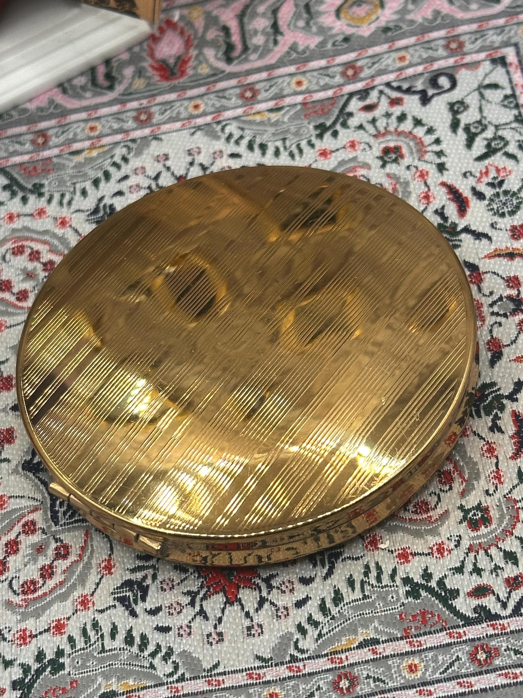 Vintage Elizabeth Arden Invisible Veil Powder Compact 7.5cm Gold Tone Vanity Compact