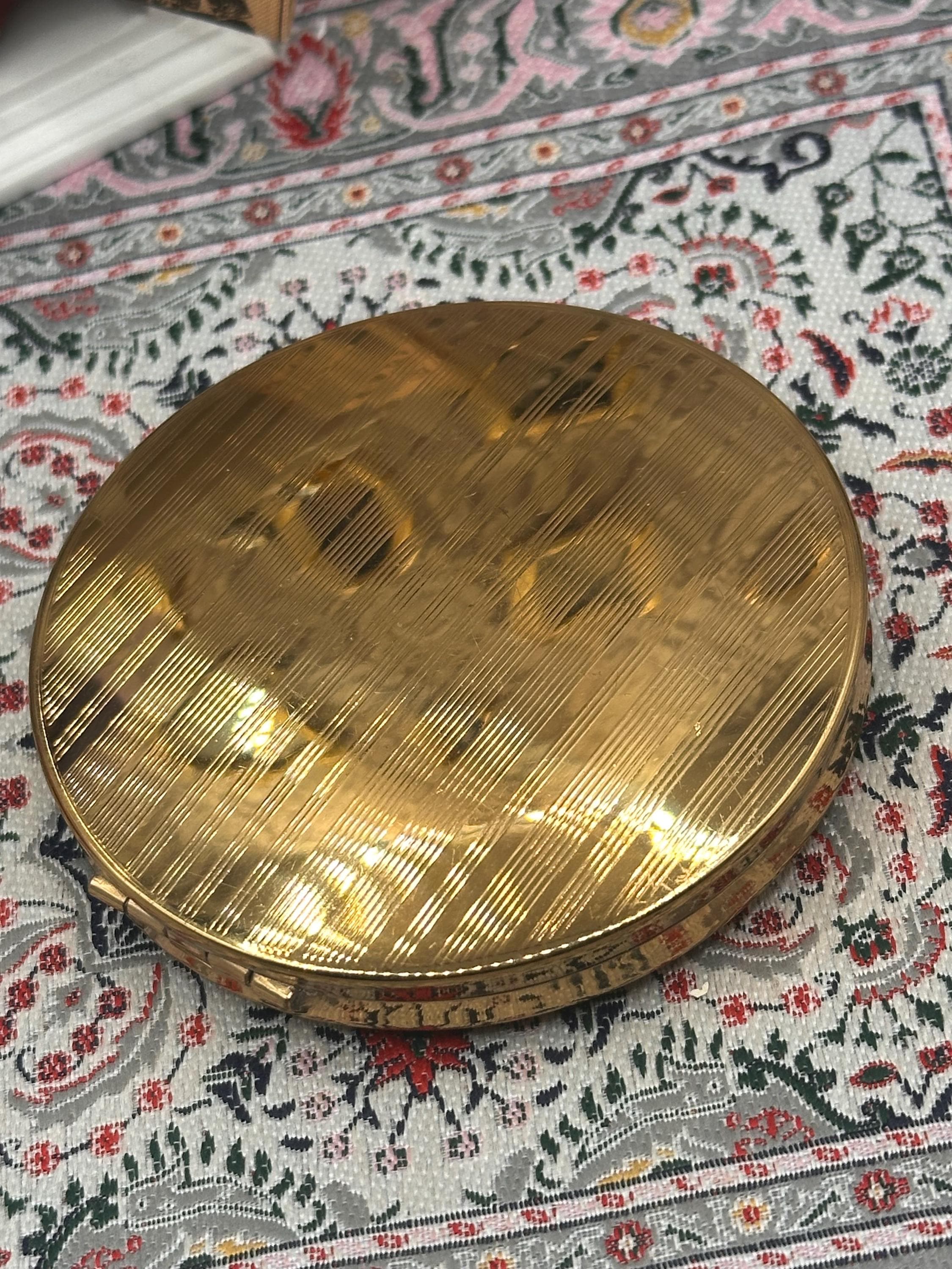 Vintage Elizabeth Arden Invisible Veil Powder Compact 7.5cm Gold Tone Vanity Compact
