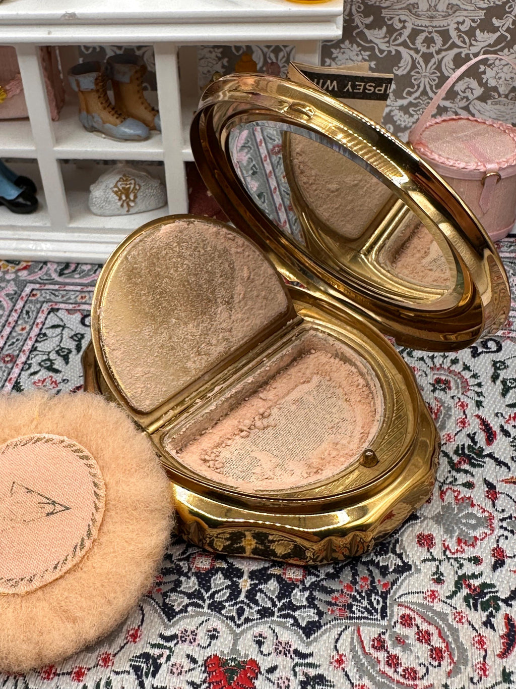 Vintage Kigu Musical Powder Compact with Original Puff & Sifter – Working Music Box Compact – 8cm x 6.5cm