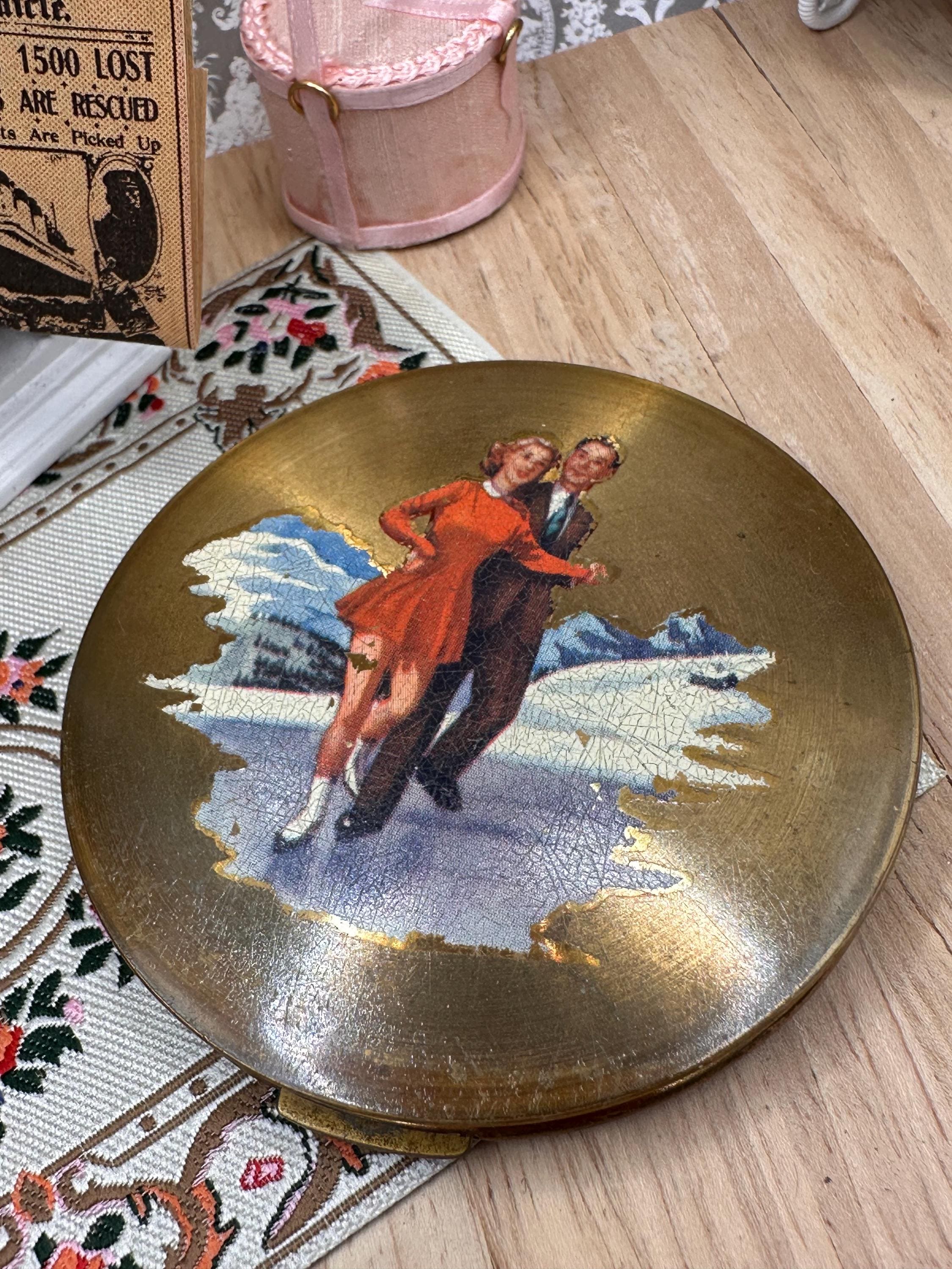 Vintage Stratton Powder Compact Ice Skating Scene Compact Mirror England 7.5cm Winter Sports Collectible