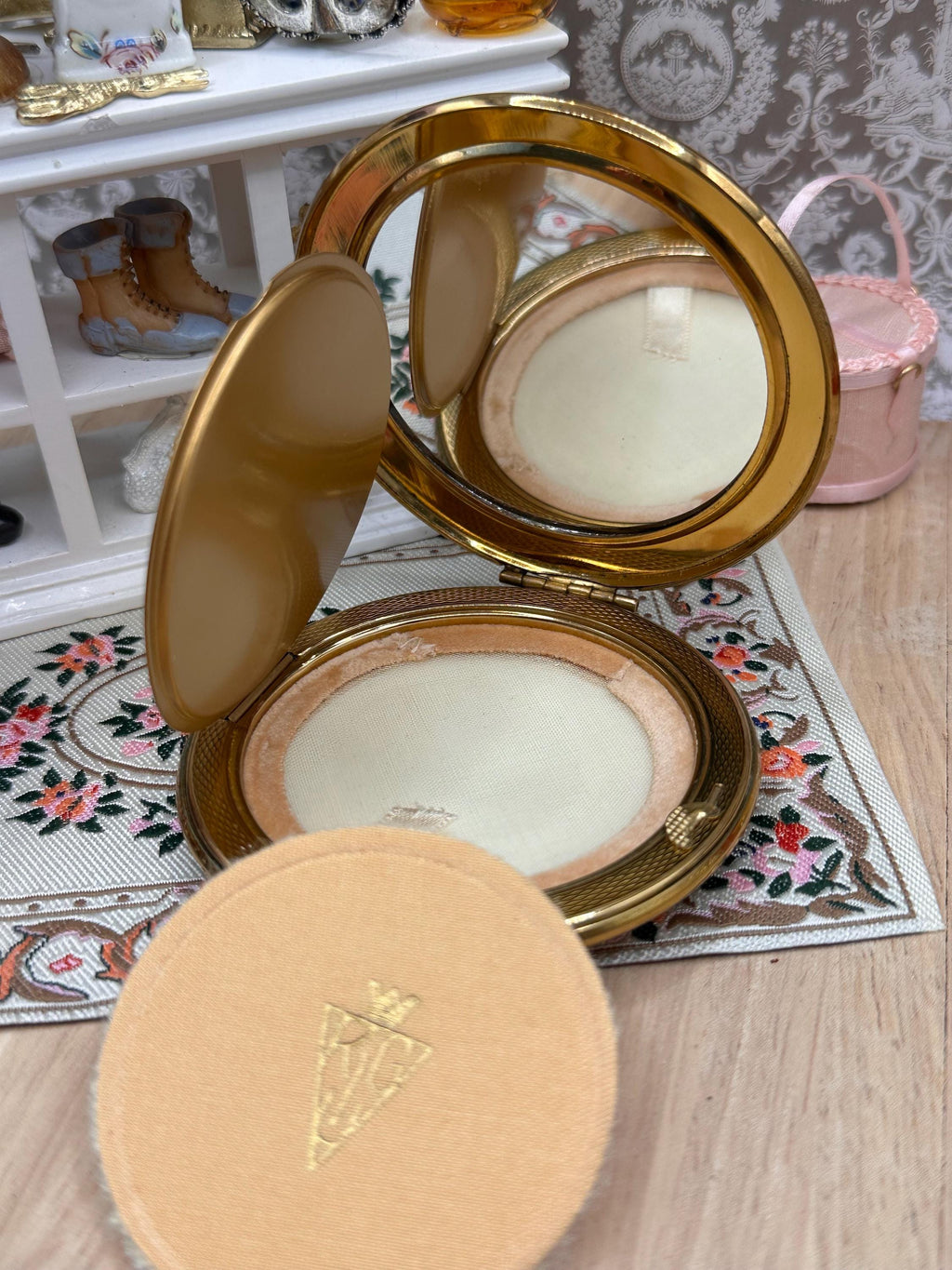 Vintage Kigu Dancing Deer Powder Compact With Original Puff, Tag & Presentation Box 7.5cm
