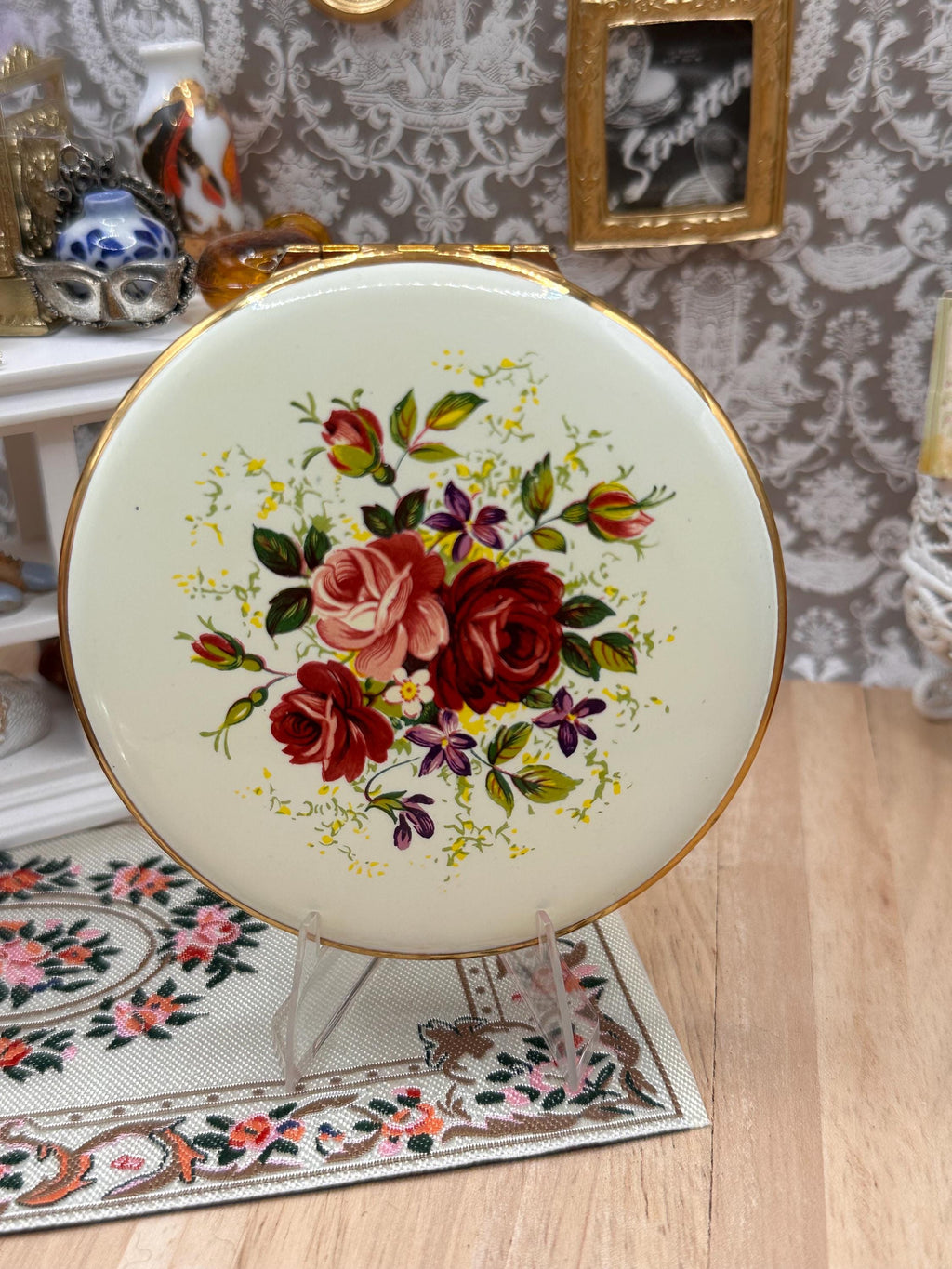 Vintage Kigu Powder Compact White Enamel Rose Bouquet Design with Original Box & Pouch 1950s Vanity Collectible