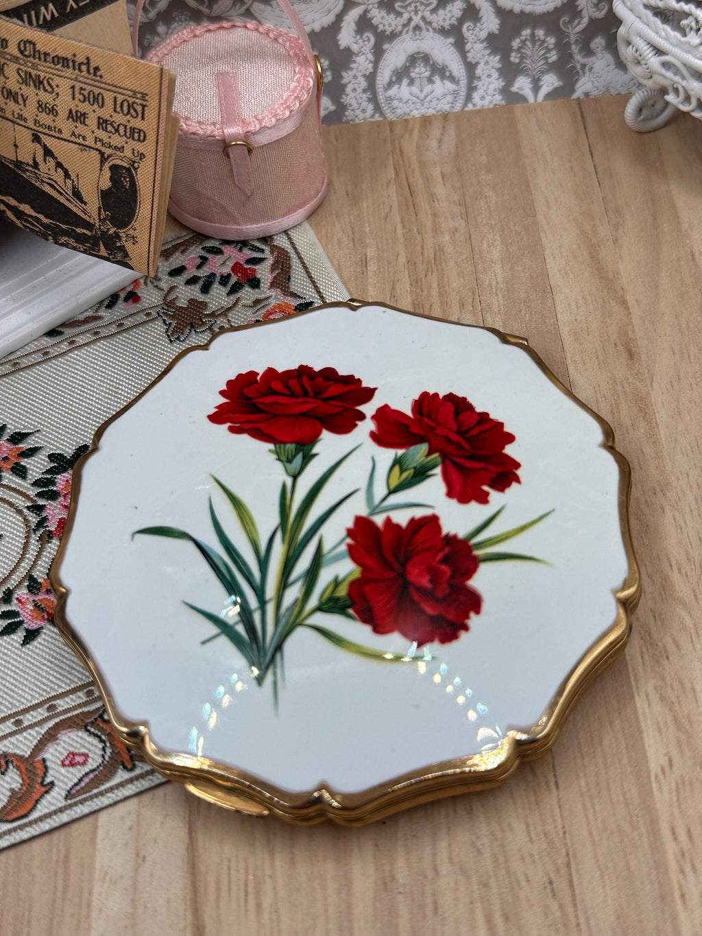 Vintage Stratton Princess Powder Compact Red Carnations White Enamel 8cm Convertible Compact with Sifter Made in England