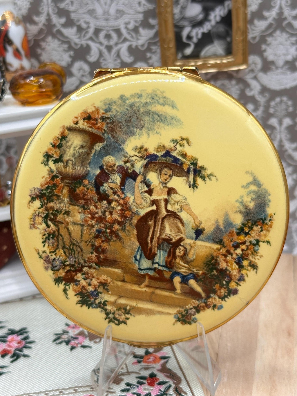 Vintage Kigu Powder Compact Romantic Crinoline Lady Courting Scene 8cm with Original Sifter and Puff Made in England