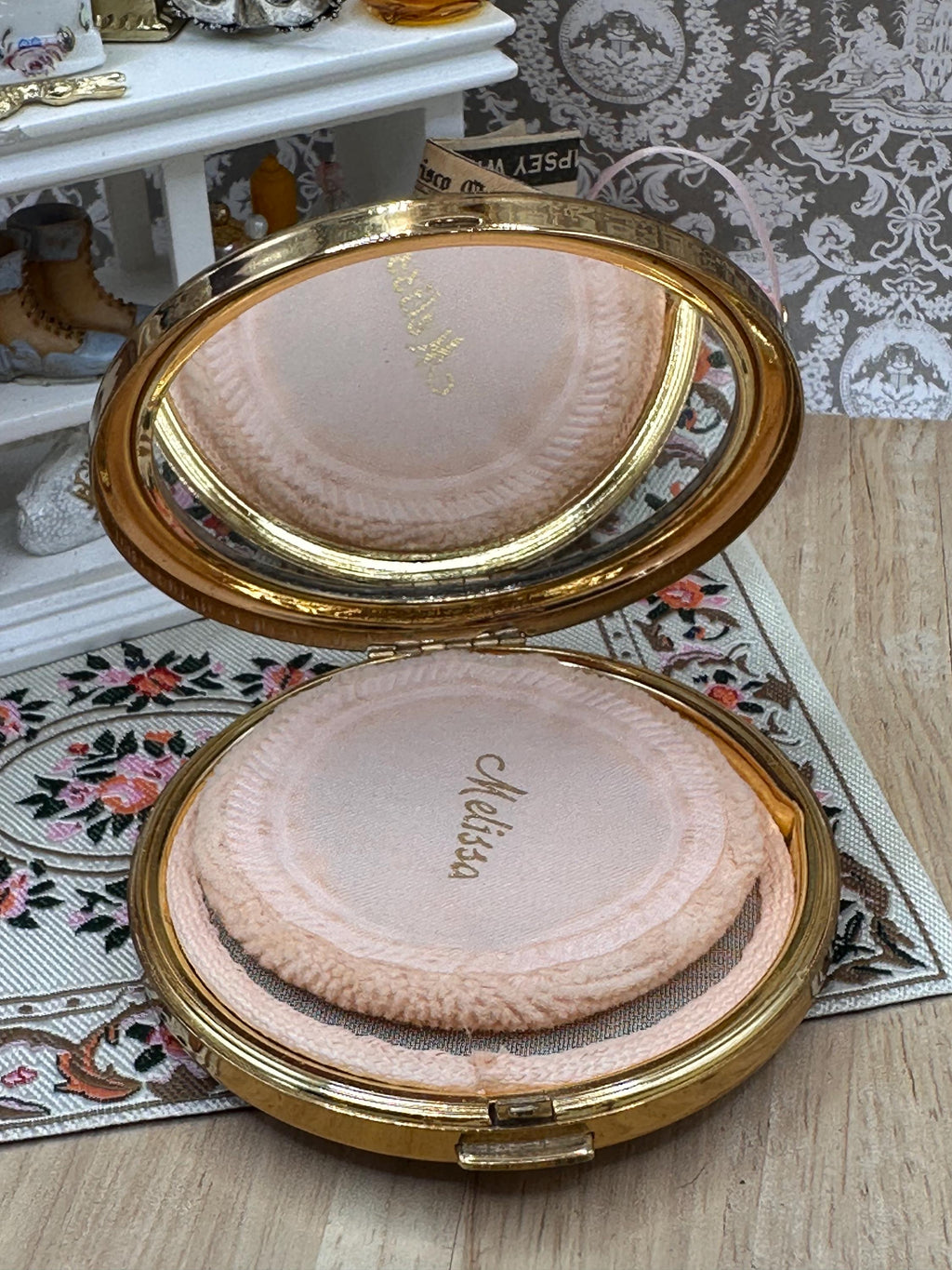 Vintage Melissa Mother of Pearl Powder Compact Iridescent Mosaic Inlay 7.5cm with Original Puff and Sifter