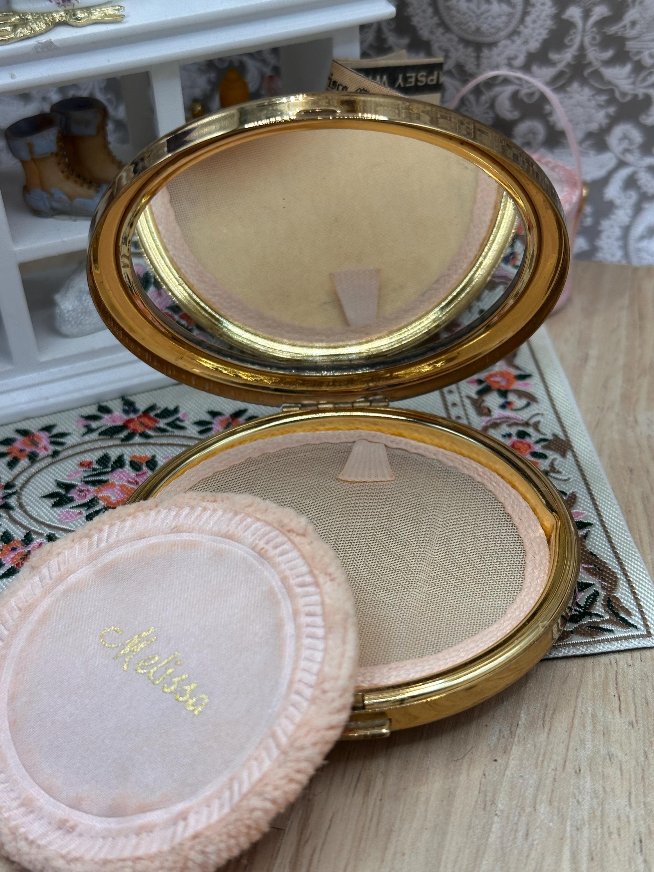 Vintage Melissa Mother of Pearl Powder Compact Iridescent Mosaic Inlay 7.5cm with Original Puff and Sifter