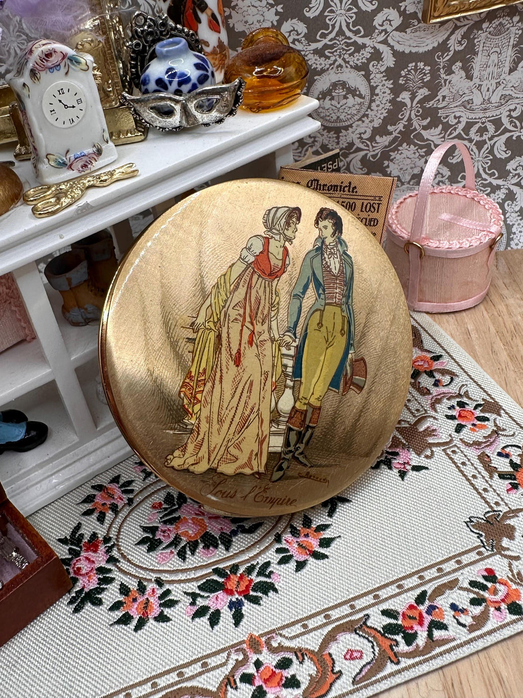 Vintage Stratton ‘Sous l’Empire’ Powder Compact by Édouard Renaudin 7.5cm with Pouch