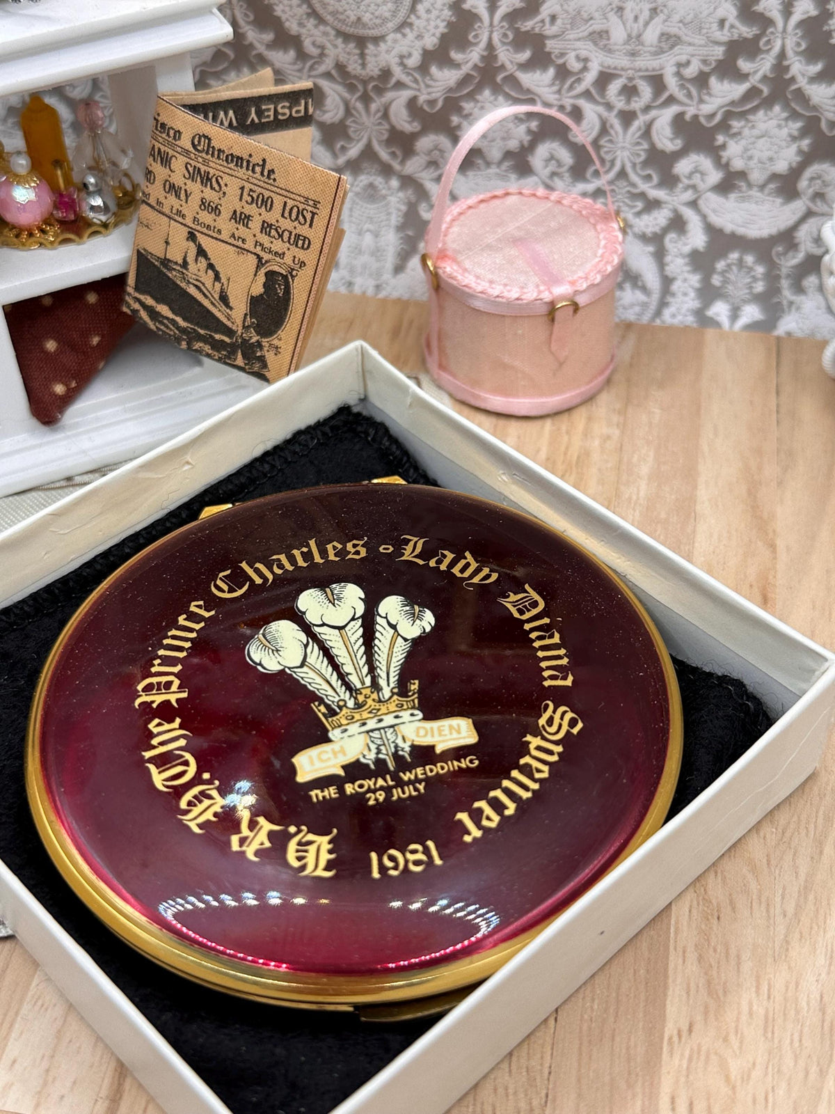 Vintage Kigu Prince Charles & Lady Diana Royal Wedding Powder Compact 1981 Boxed Complete with Pouch Puff Sifter 8.5cm