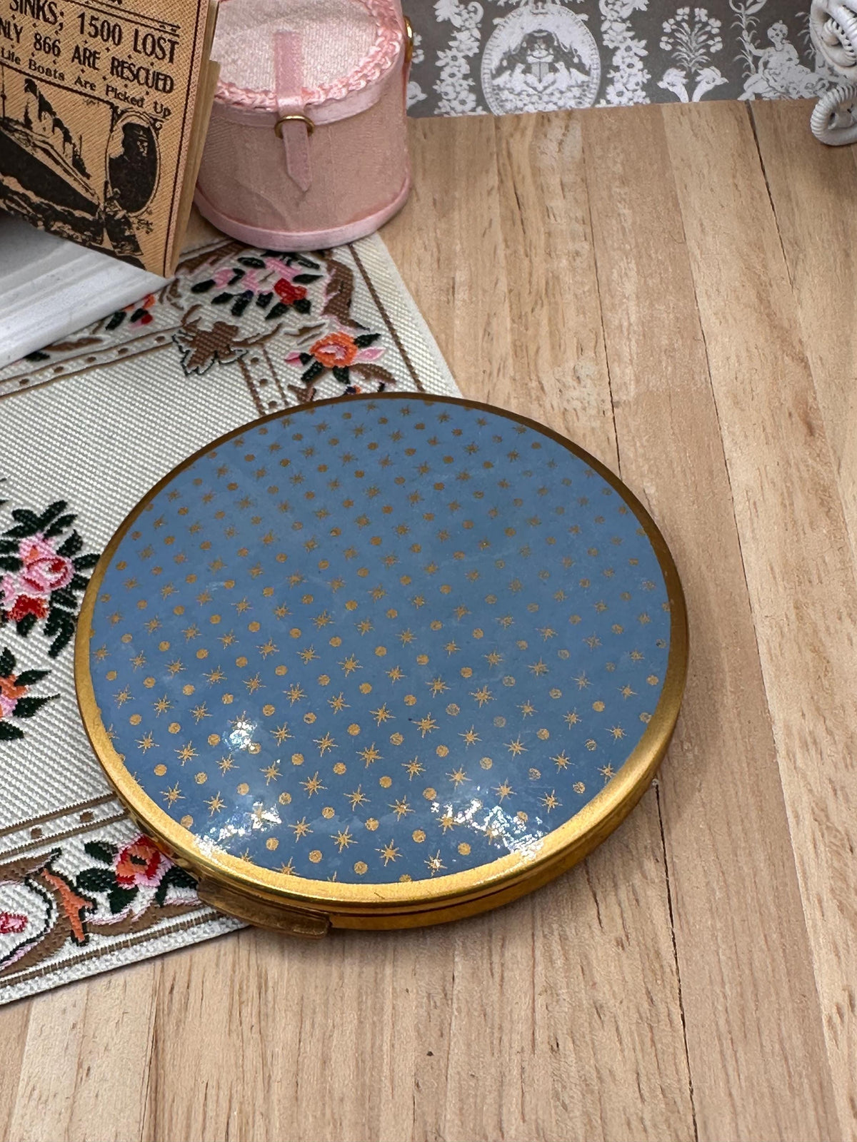 Vintage Mascot ASB Powder Compact Sky Blue & Gold Stars 6.5cm Mid Century Vanity Compact Original Sifter