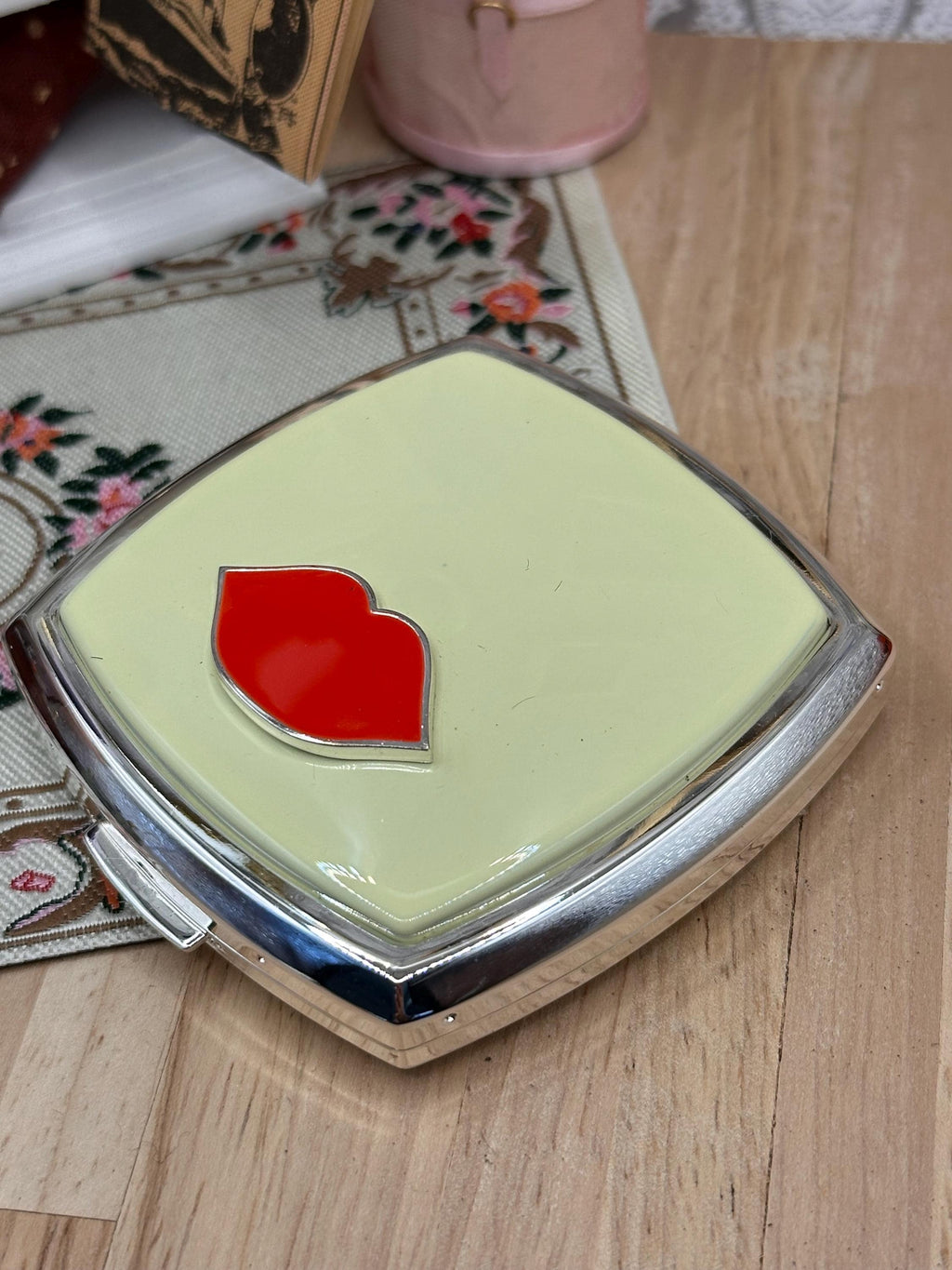 Vintage Lulu Guinness for Stratton Red Lips Compact Mirror Ivory Enamel Double Mirror Designer Gift 7cm