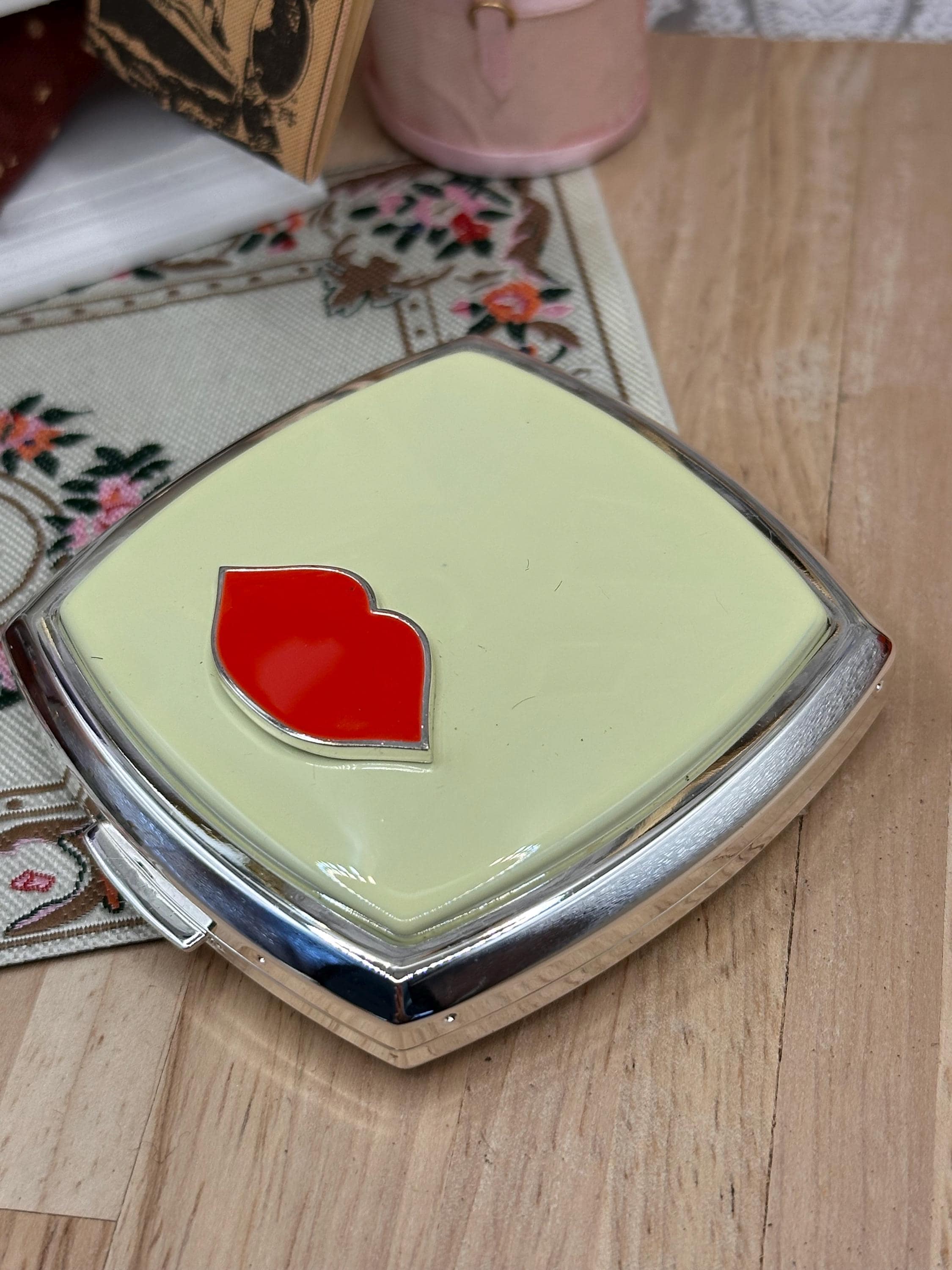 Vintage Lulu Guinness for Stratton Red Lips Compact Mirror Ivory Enamel Double Mirror Designer Gift 7cm