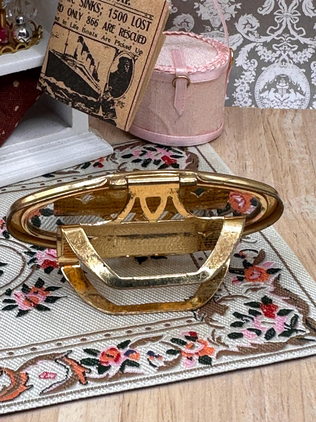 Vintage Stratton Lip View Mirror Butterfly & Roses Gold Tone Lipstick Holder Made in England 6cm