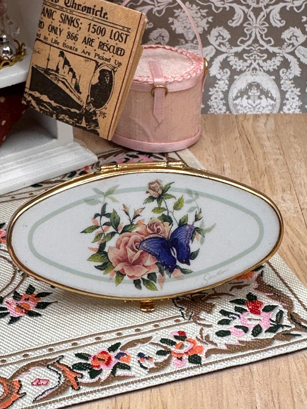 Vintage Stratton Lip View Mirror Butterfly & Roses Gold Tone Lipstick Holder Made in England 6cm