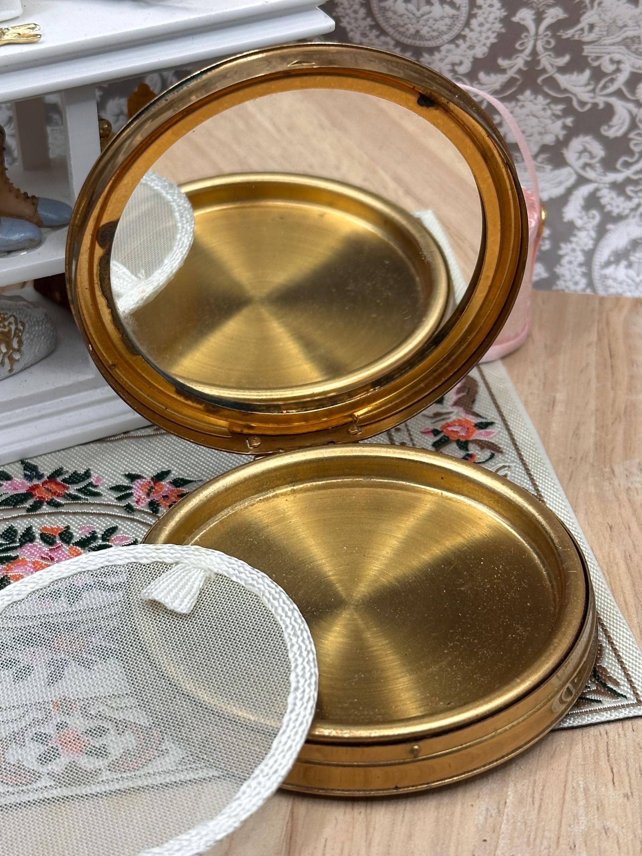 Vintage Margaret Rose Black Enamel Powder Compact Gold Sunburst Design 7cm Made in England