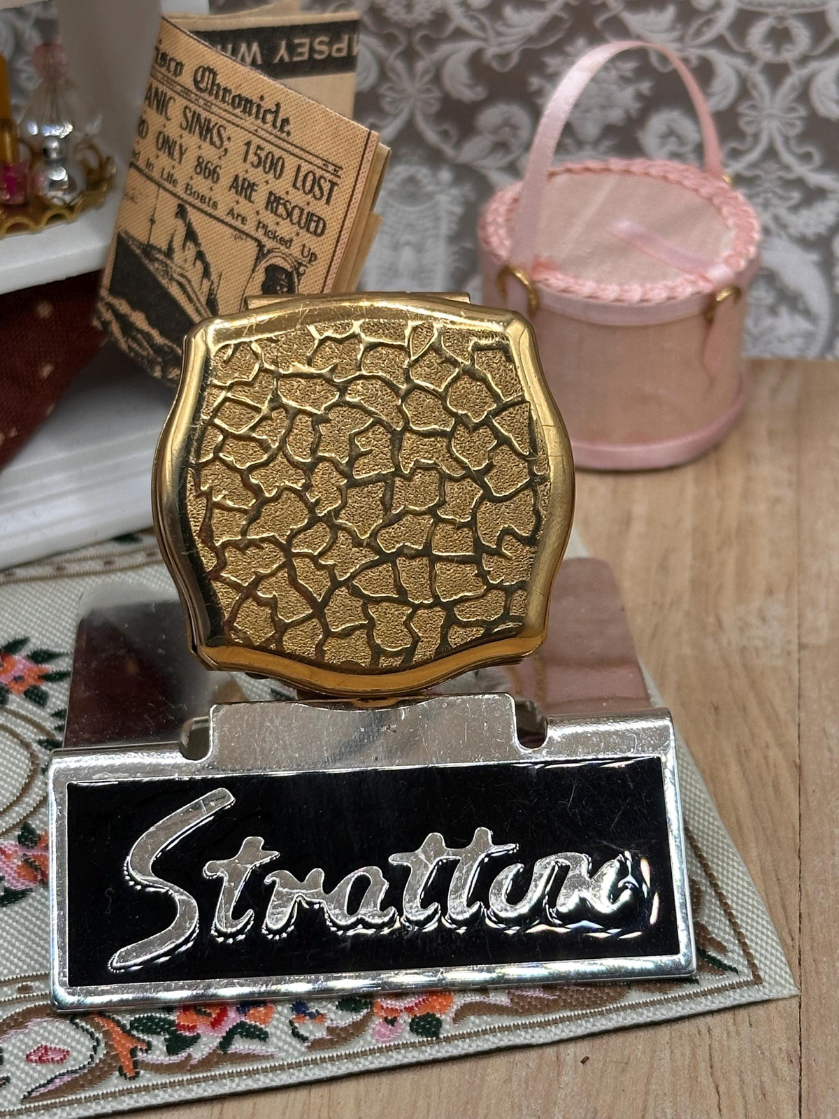Vintage Stratton Pill Box Gold Tone Vanity Accessory Compact Tablet Holder Made in England