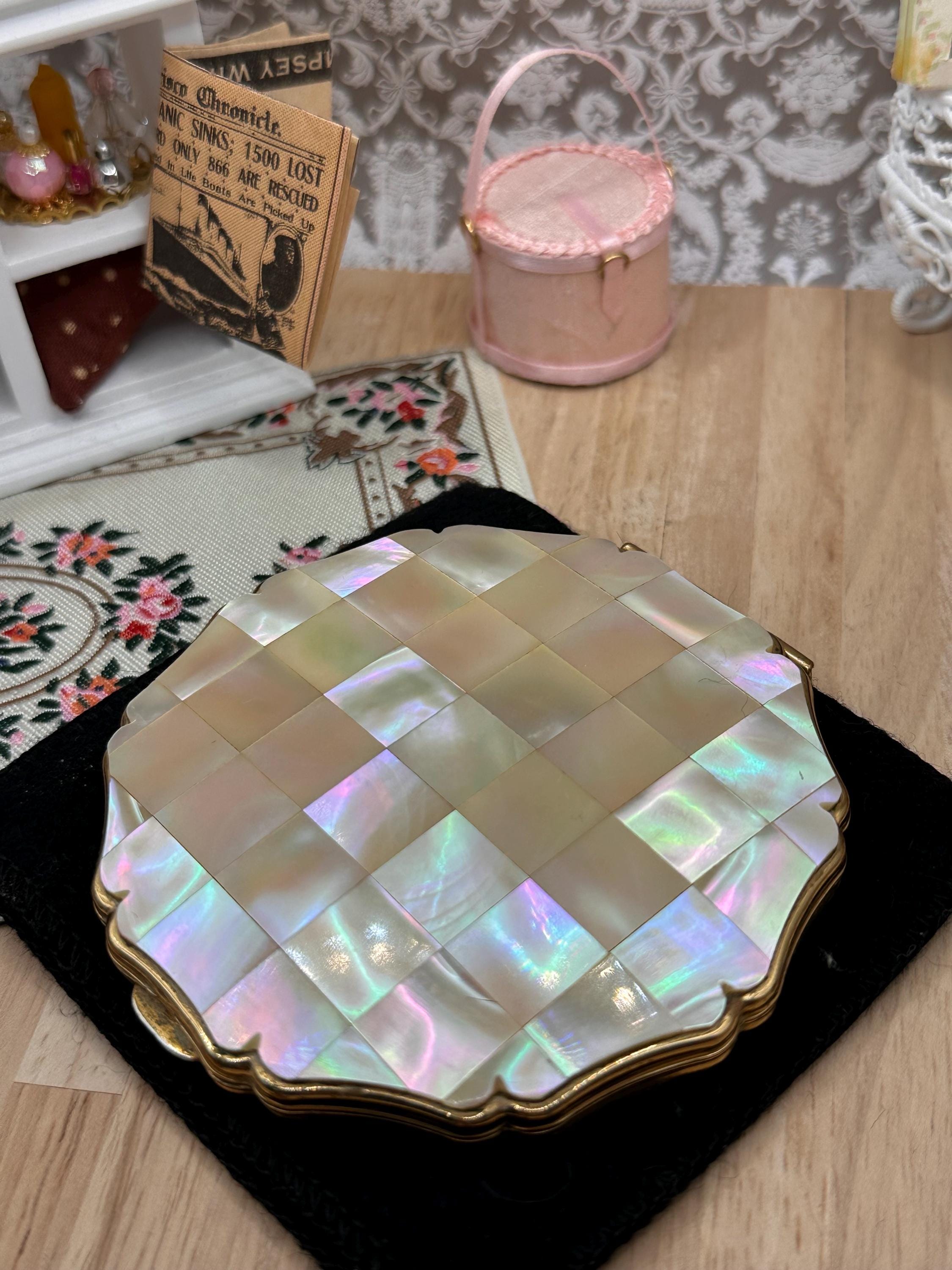 Vintage Stratton Mother of Pearl Powder Compact with Original Box, Pouch & Sifter – Convertible Compact – England