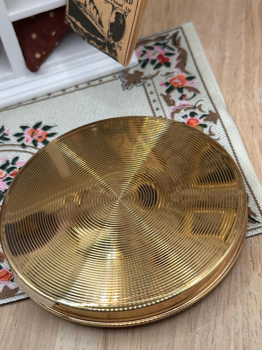 Vintage Stratton ‘Sous l’Empire’ Louis Henri III Powder Compact 7.5cm with Original Pouch