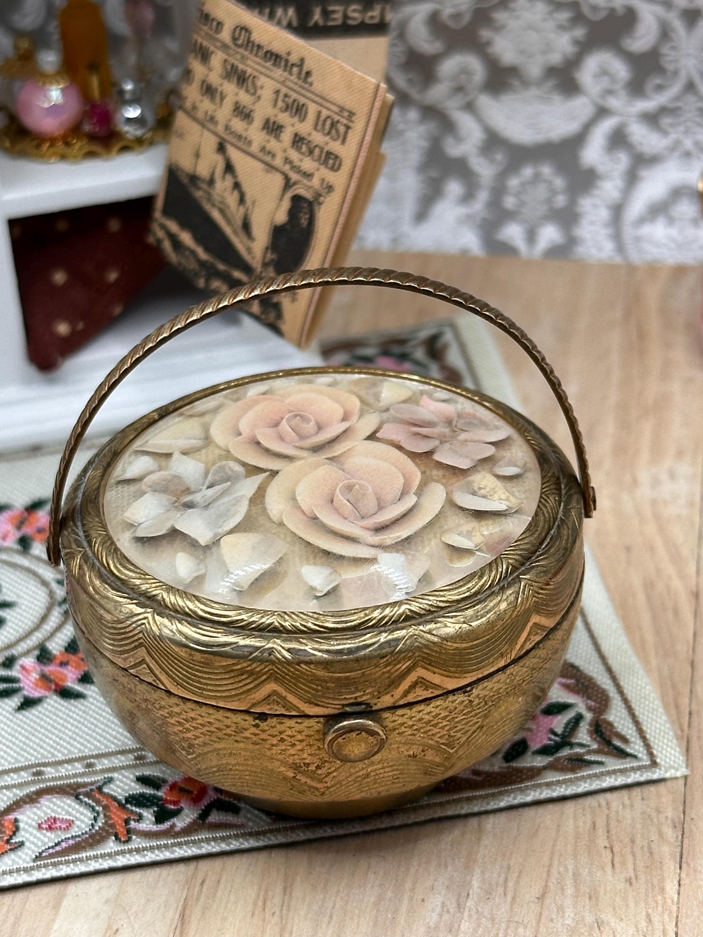 Vintage Kigu Bouquet Powder Compact 5.5cm Floral Lucite Compact Mirror Vanity Compact England