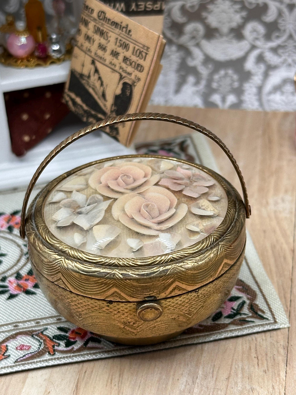 Vintage Kigu Bouquet Powder Compact 5.5cm Floral Lucite Compact Mirror Vanity Compact England
