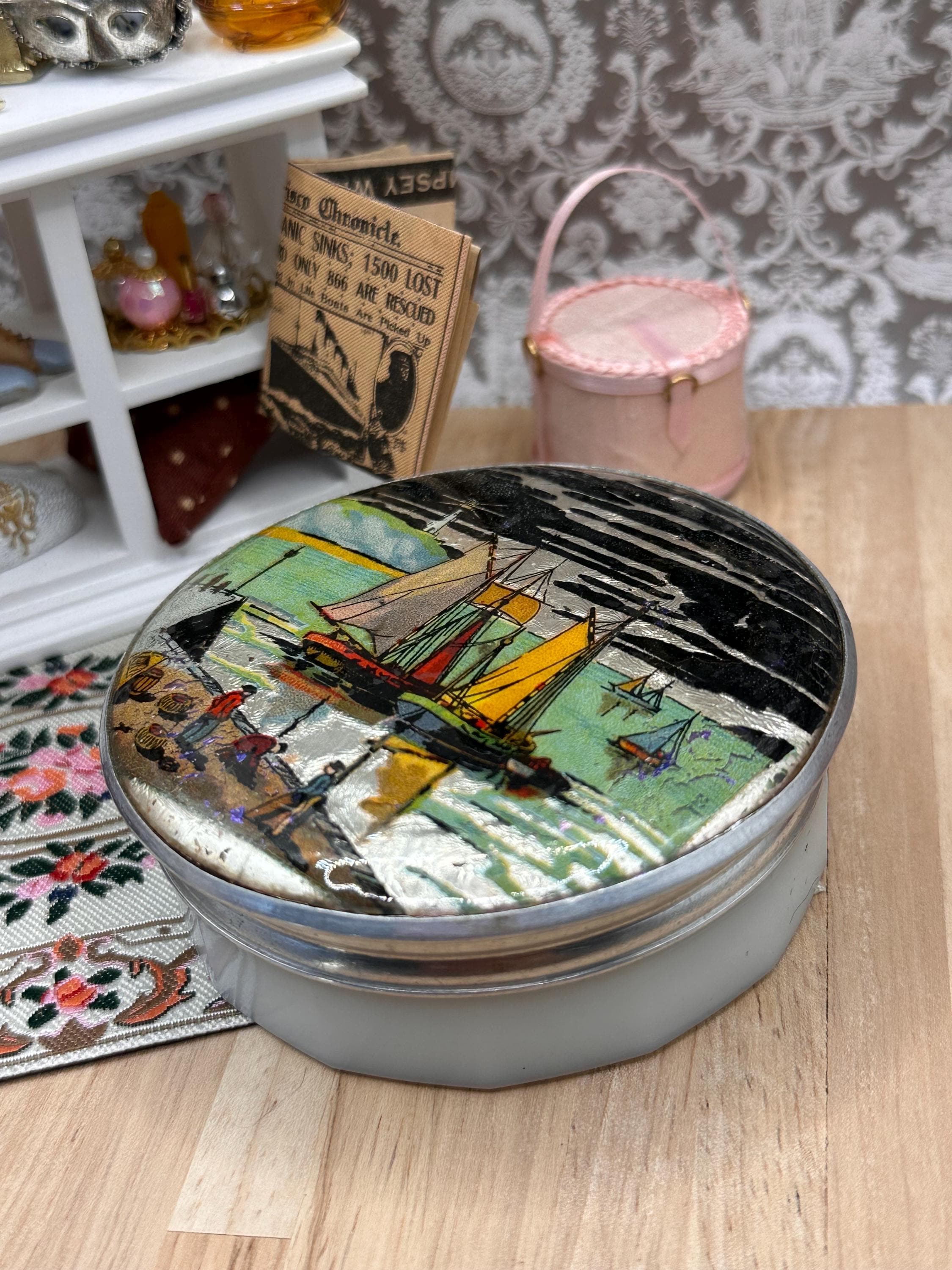Vintage Gwenda Foiled Harbour Scene Powder Bowl with Original Puff & Inner Cover – Art Deco Milk Glass Vanity Powder Pot – Made in England