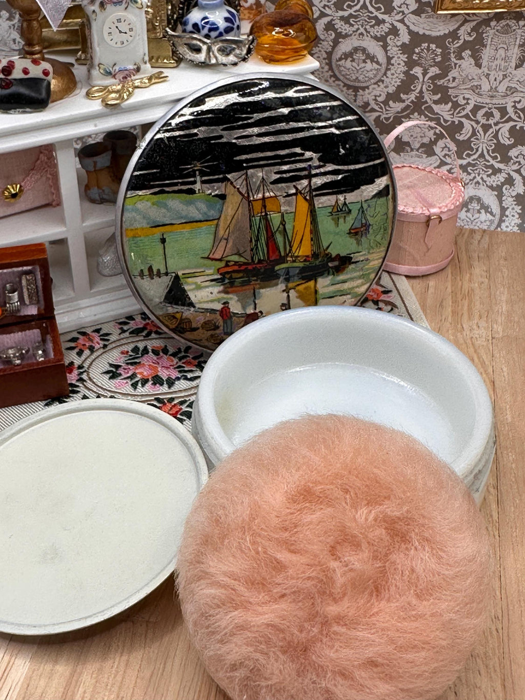 Vintage Gwenda Foiled Harbour Scene Powder Bowl with Original Puff & Inner Cover – Art Deco Milk Glass Vanity Powder Pot – Made in England