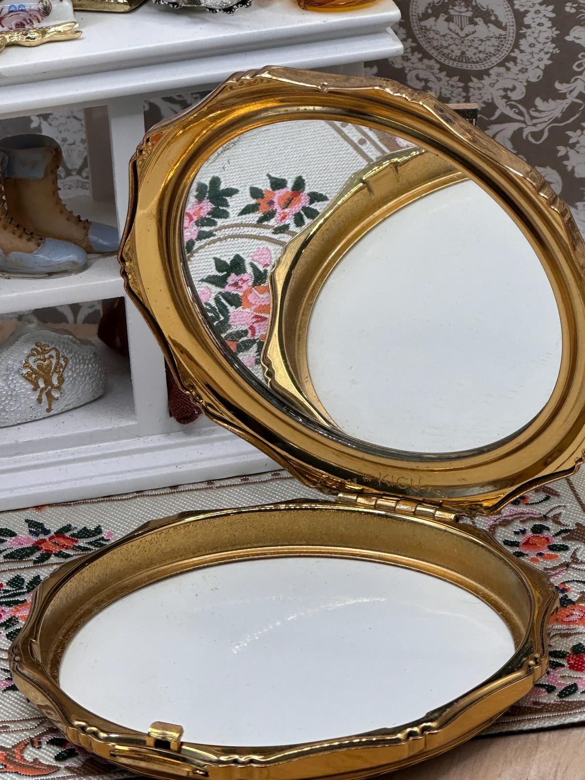 Kigu Black Enamel Powder Compact with Gold Geometric Detail, Vintage 7.5cm Vanity Compact