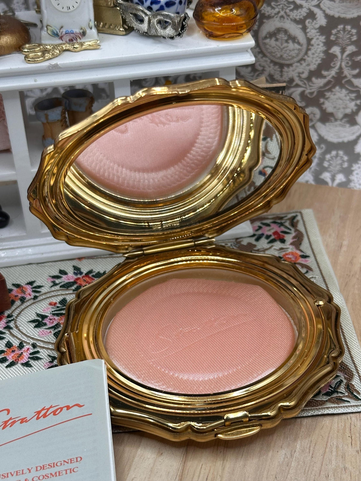 Stratton Floral Powder Compact, White Enamel with Pink & Blue Rose Bouquet, Complete with Original Puff, 8.5cm