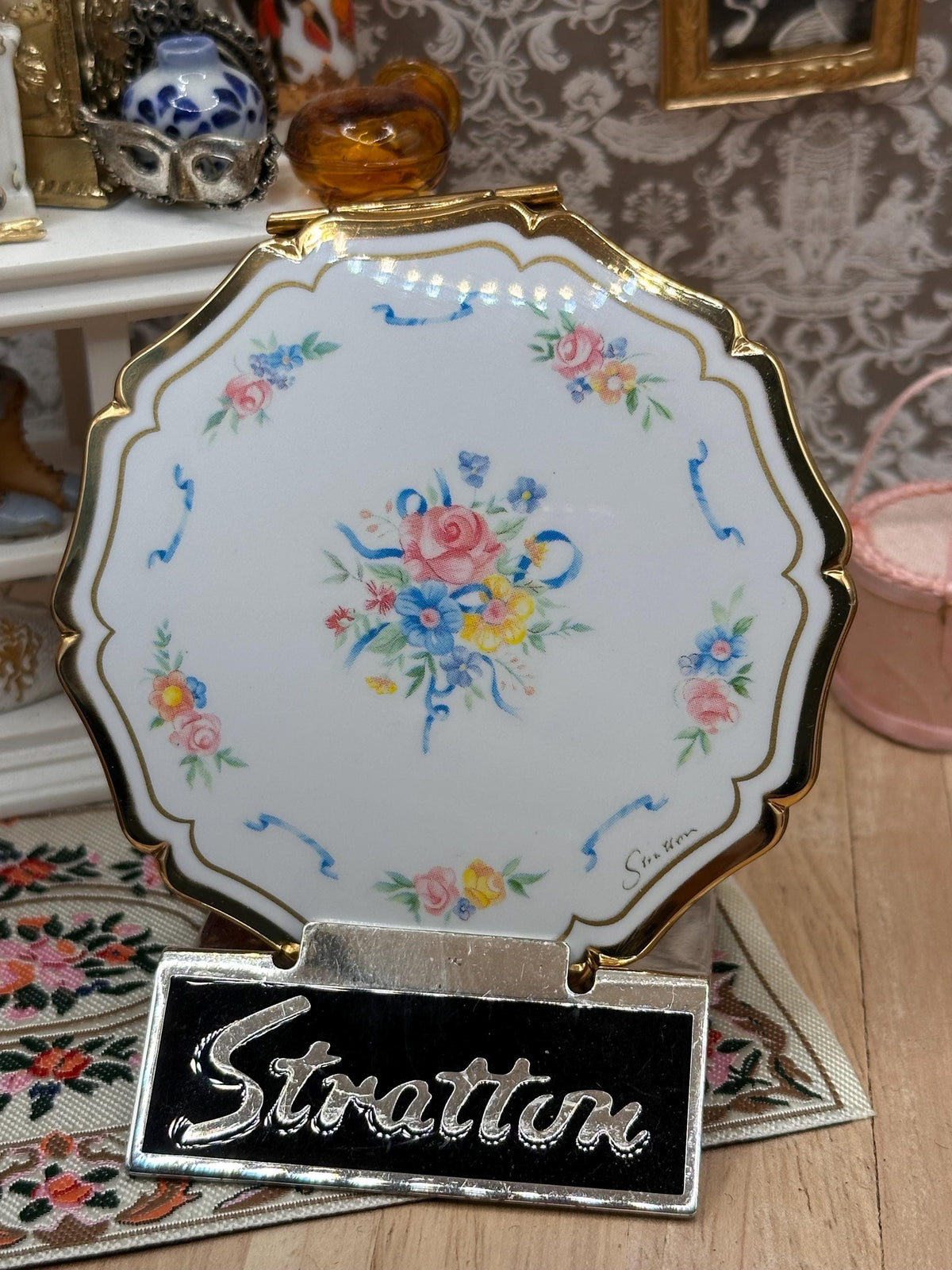 Stratton Floral Powder Compact, White Enamel with Pink & Blue Rose Bouquet, Complete with Original Puff, 8.5cm