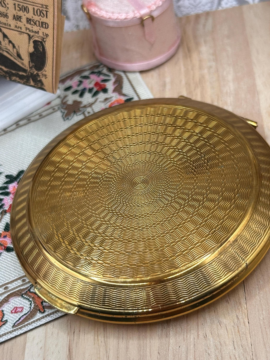 Vintage Kigu Powder Compact Romantic Crinoline Lady Courting Scene 8cm with Original Sifter and Puff Made in England
