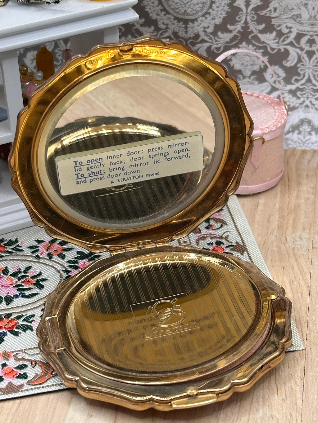 Vintage Stratton Black Enamel Red Rose Powder Compact 7.5cm England Mid Century Vanity Mirror