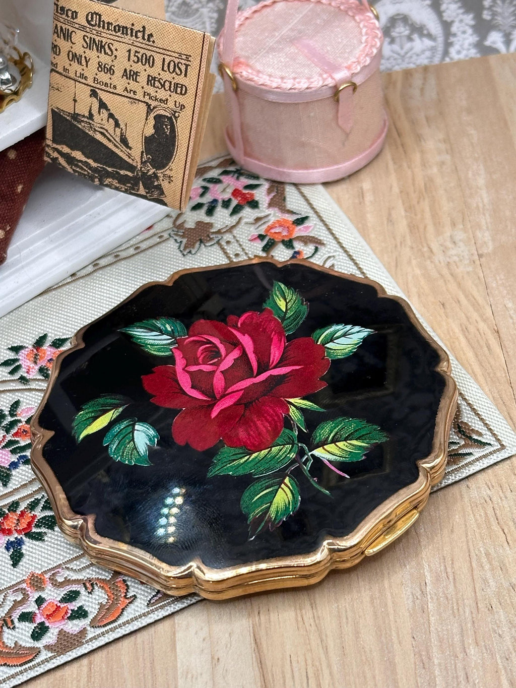 Vintage Stratton Black Enamel Red Rose Powder Compact 7.5cm England Mid Century Vanity Mirror