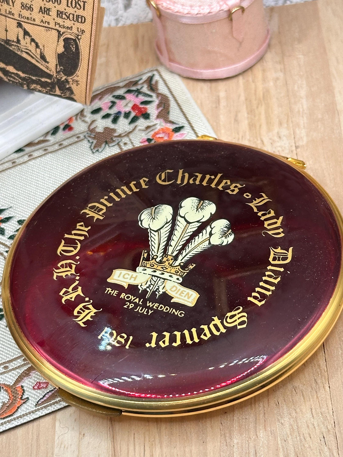Vintage Kigu Prince Charles & Lady Diana Royal Wedding Powder Compact 1981 Boxed Complete with Pouch Puff Sifter 8.5cm