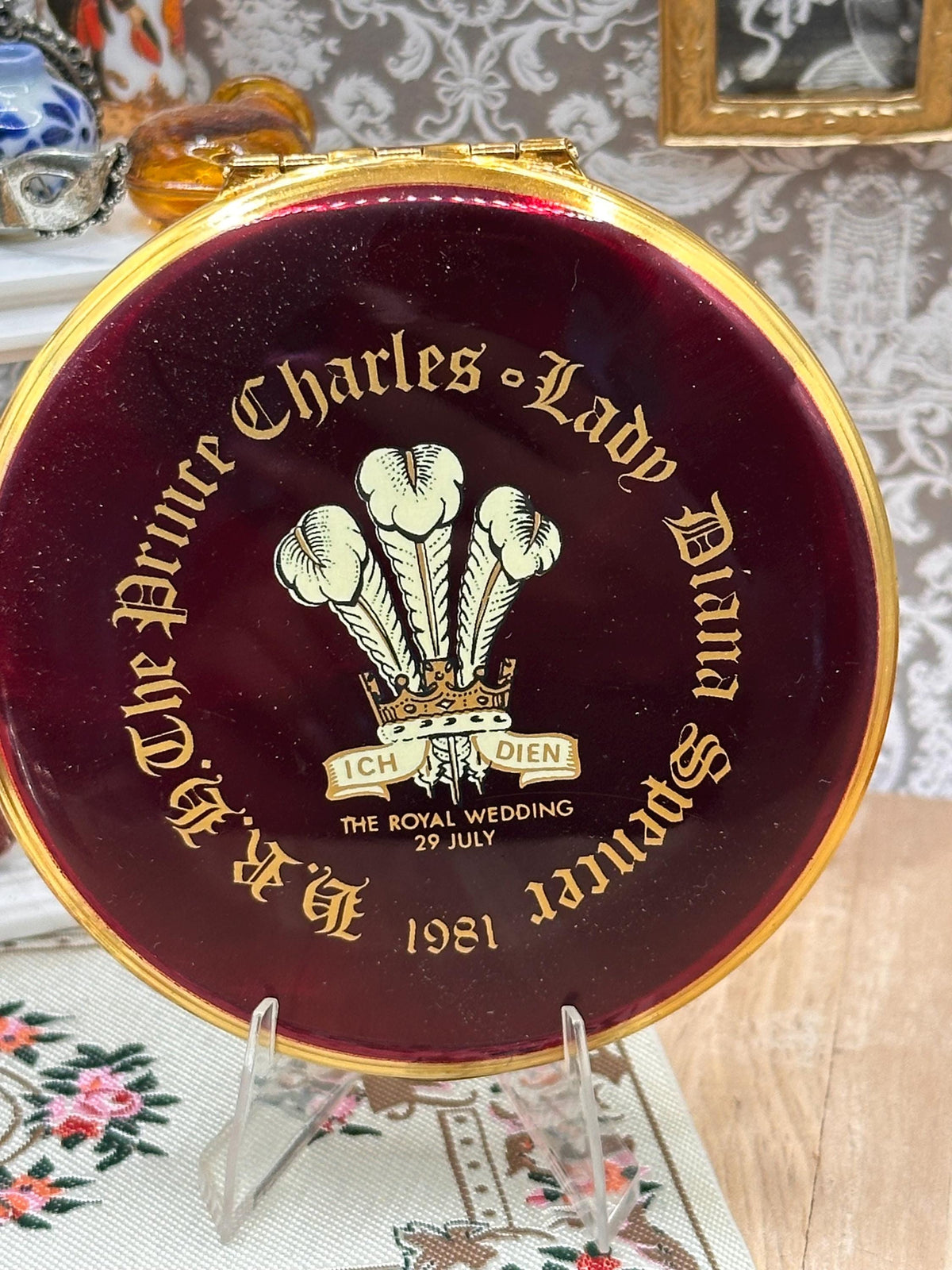 Vintage Kigu Prince Charles & Lady Diana Royal Wedding Powder Compact 1981 Boxed Complete with Pouch Puff Sifter 8.5cm
