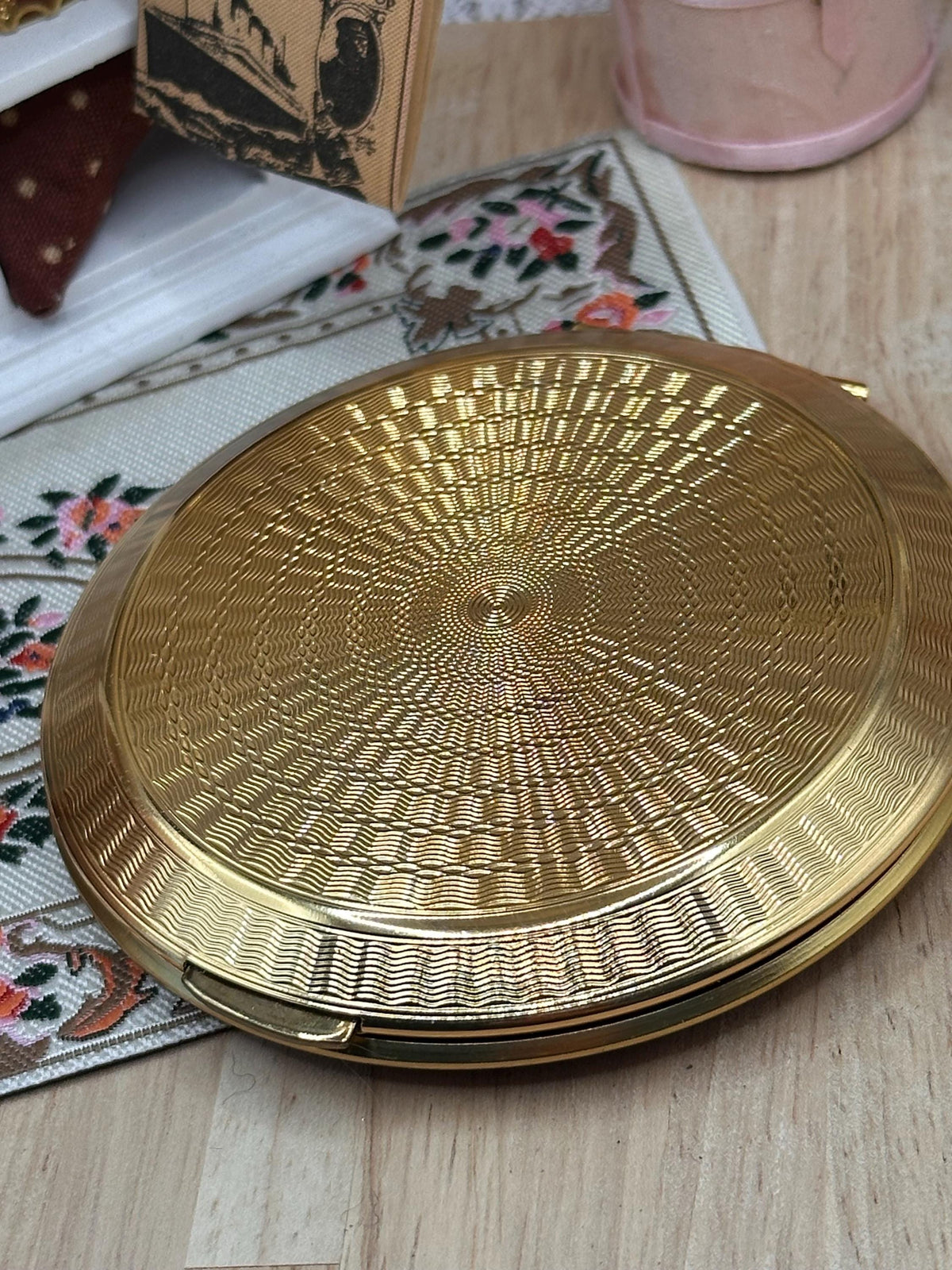 Vintage Kigu Prince Charles & Lady Diana Royal Wedding Powder Compact 1981 Boxed Complete with Pouch Puff Sifter 8.5cm