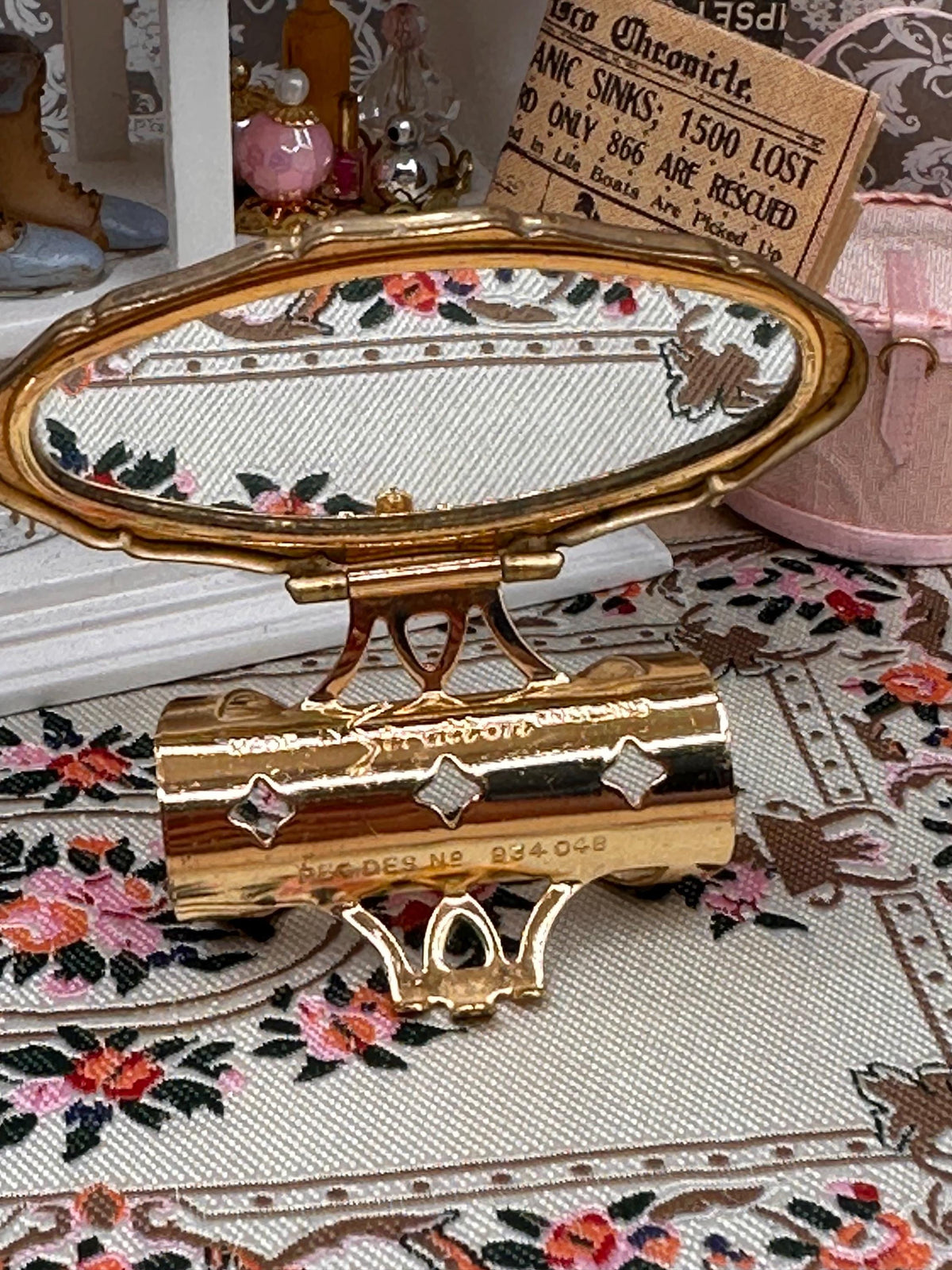 Vintage Stratton Lip View Mirror Floral Gold Tone Lipstick Holder Made in England 6cm