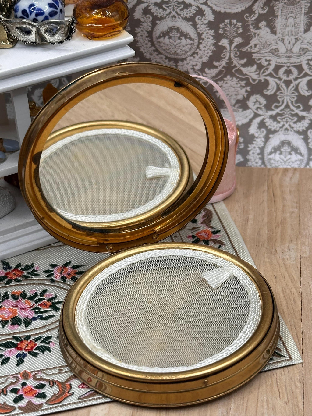 Vintage Margaret Rose Black Enamel Powder Compact Gold Sunburst Design 7cm Made in England