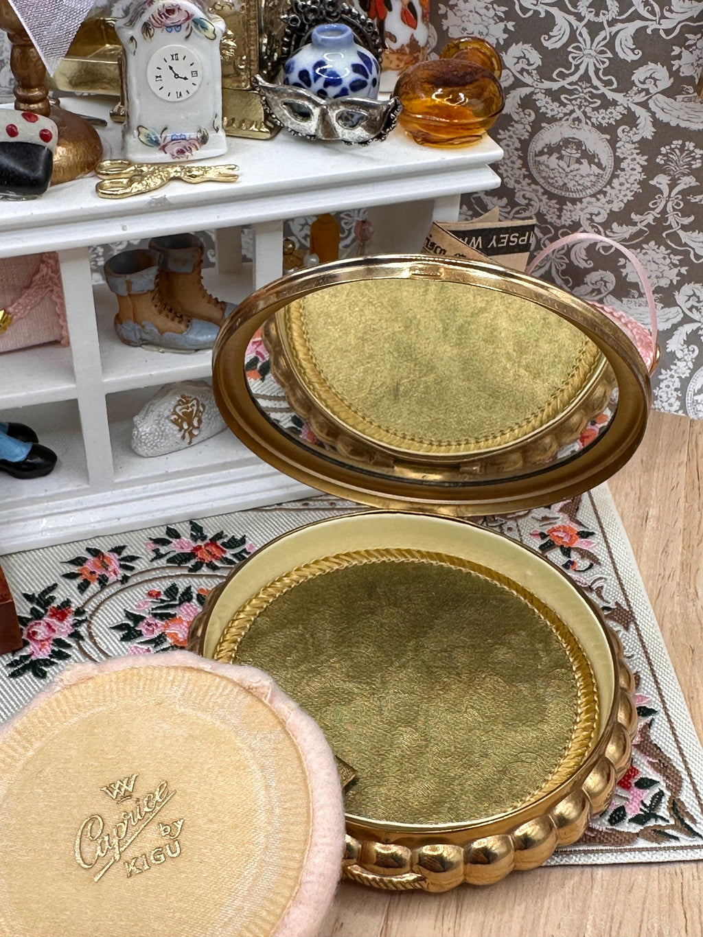 Vintage Kigu Caprice Powder Compact Blue Cornflowers Gold Tone Compact Mirror 7.5cm Made in England