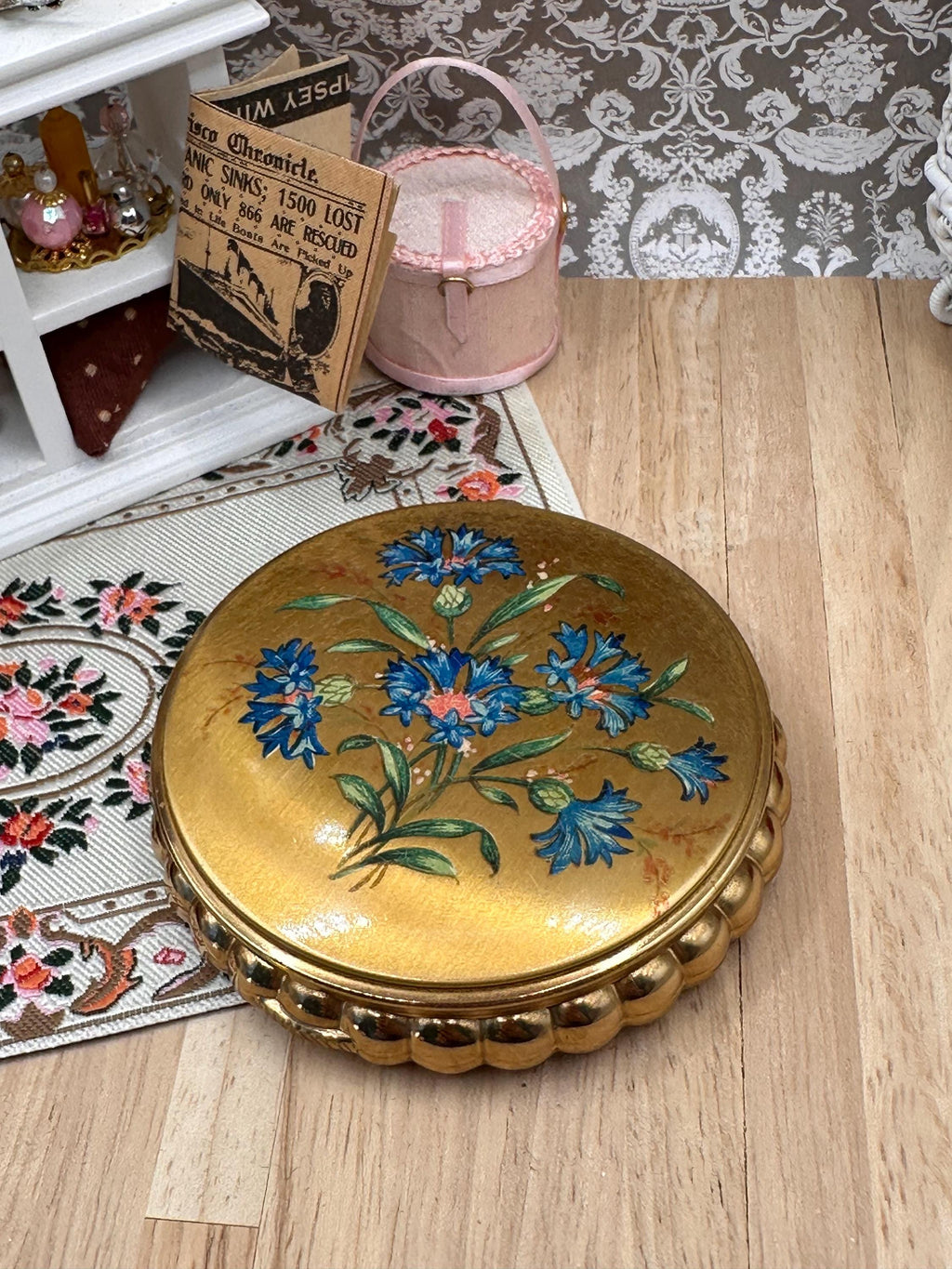Vintage Kigu Caprice Powder Compact Blue Cornflowers Gold Tone Compact Mirror 7.5cm Made in England