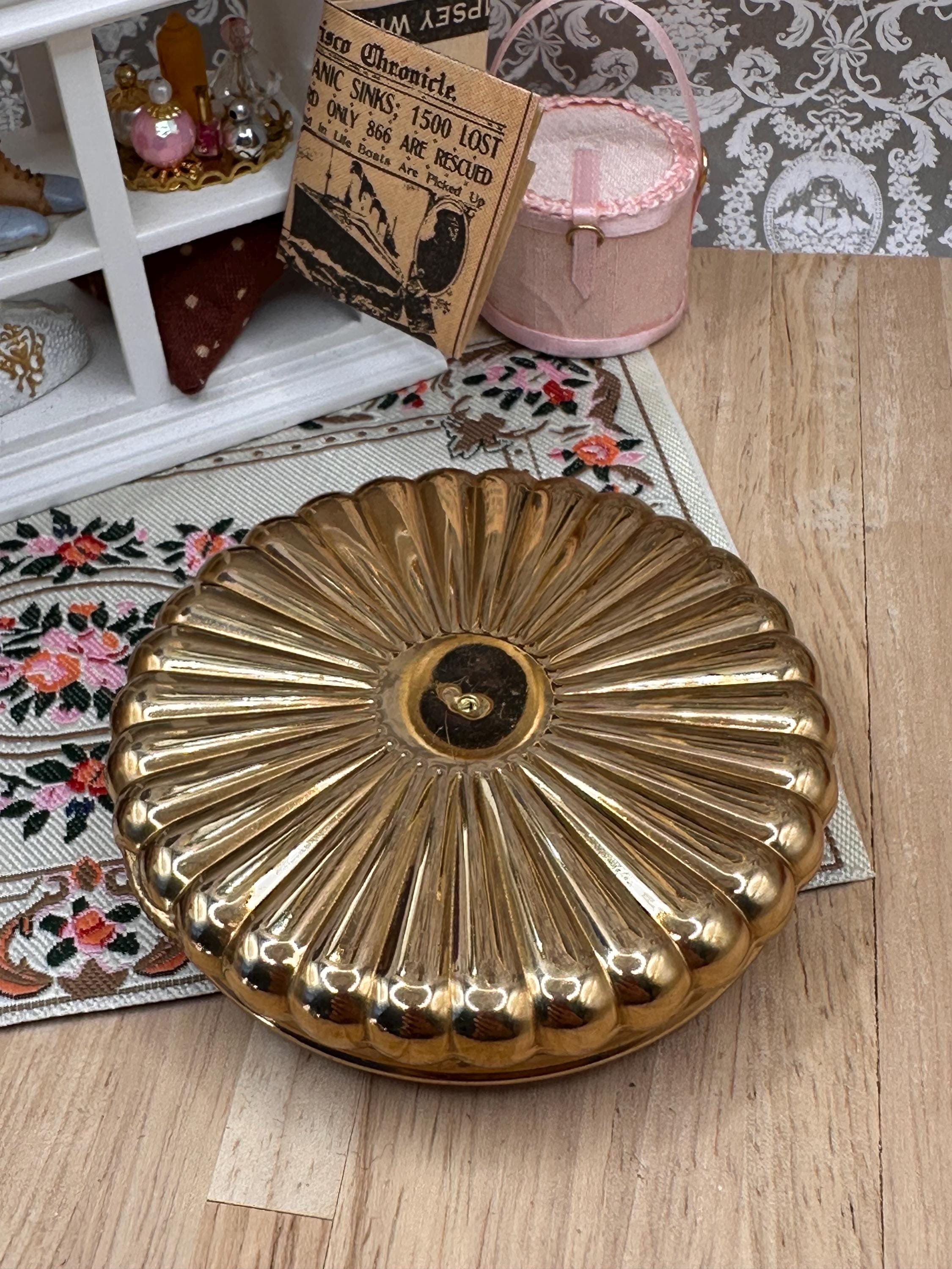 Vintage Kigu Caprice Powder Compact Blue Cornflowers Gold Tone Compact Mirror 7.5cm Made in England