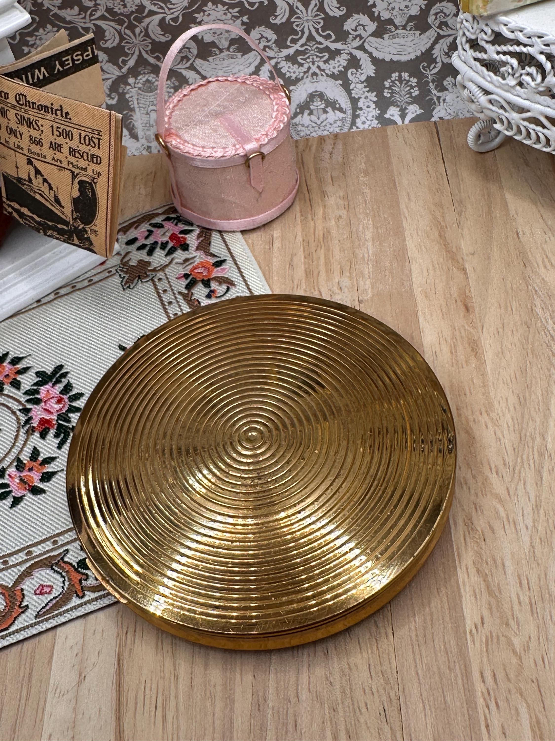 Unbranded Vintage Gold Tone Powder Compact Mirror Engine Turned 8cm Vanity Compact